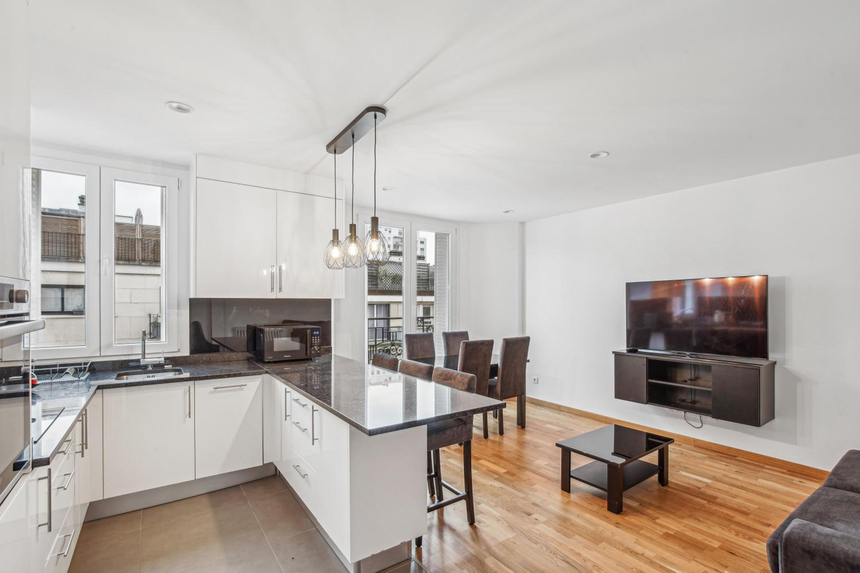 Deluxe One-Bedroom Apartment