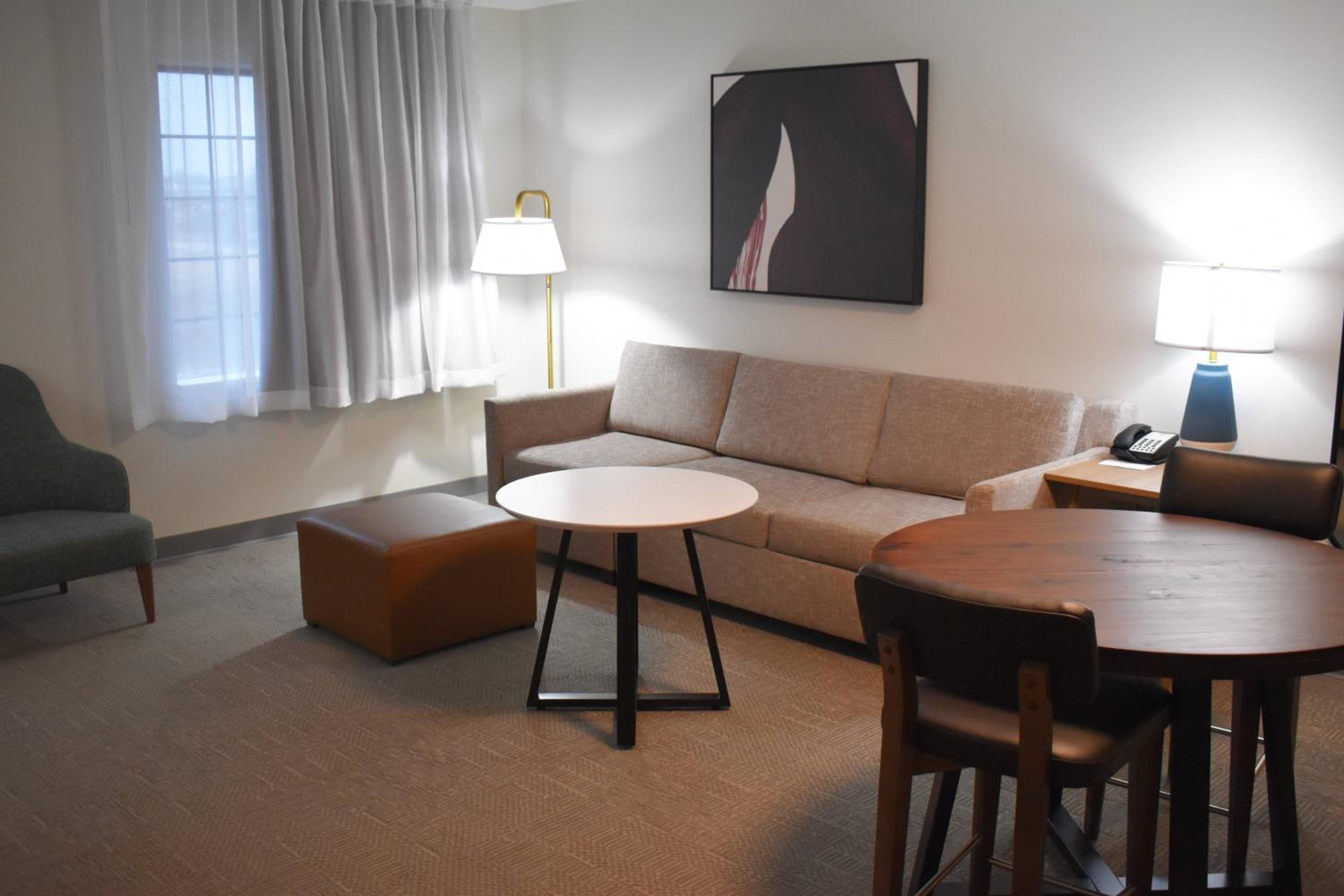 One-Bedroom Queen Suite - Photo 4