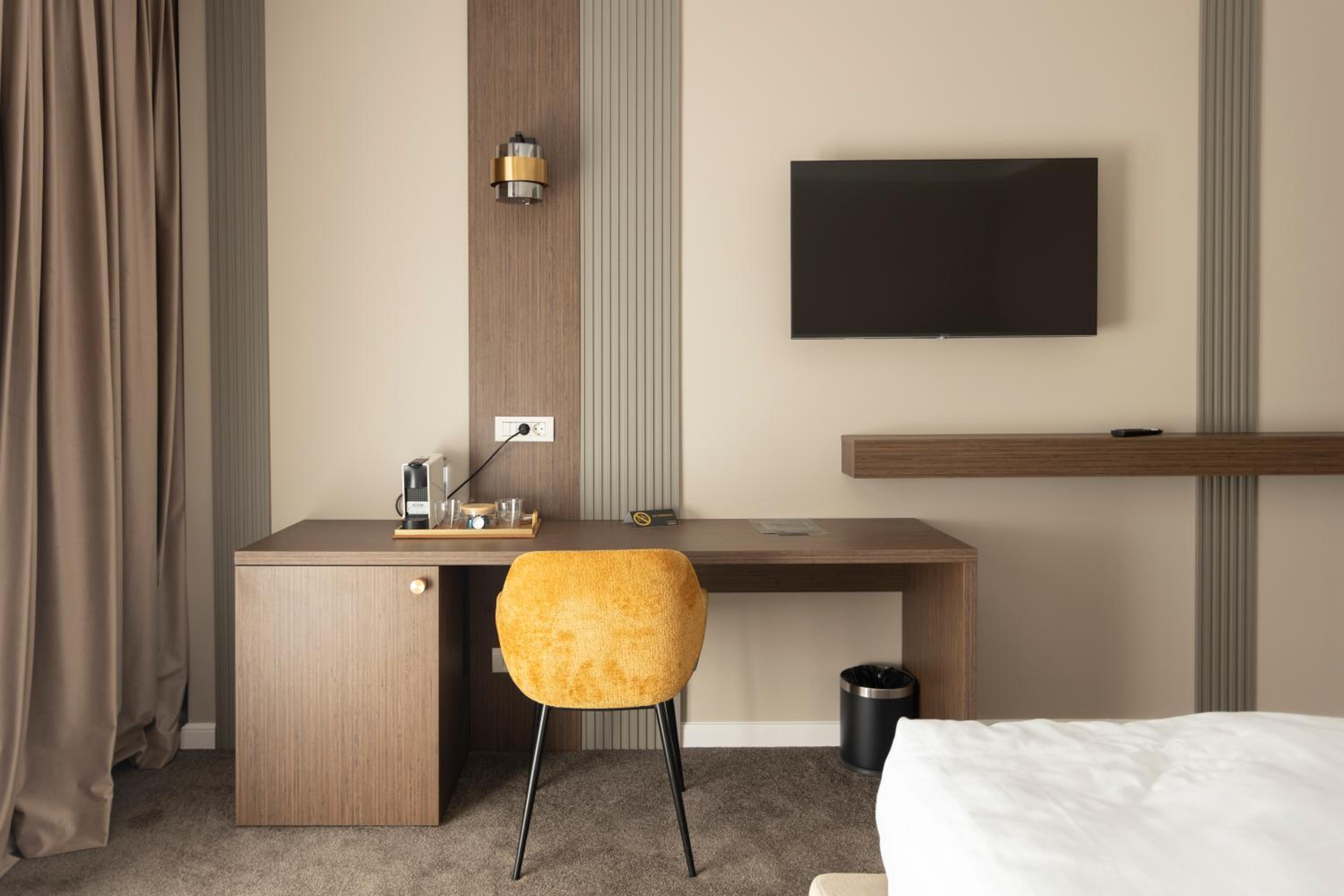 Standard King Room - Photo 2
