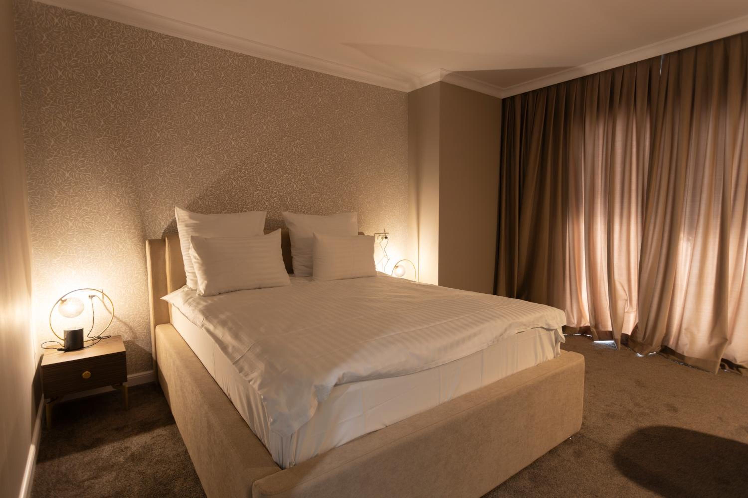 Standard King Room - Photo 1