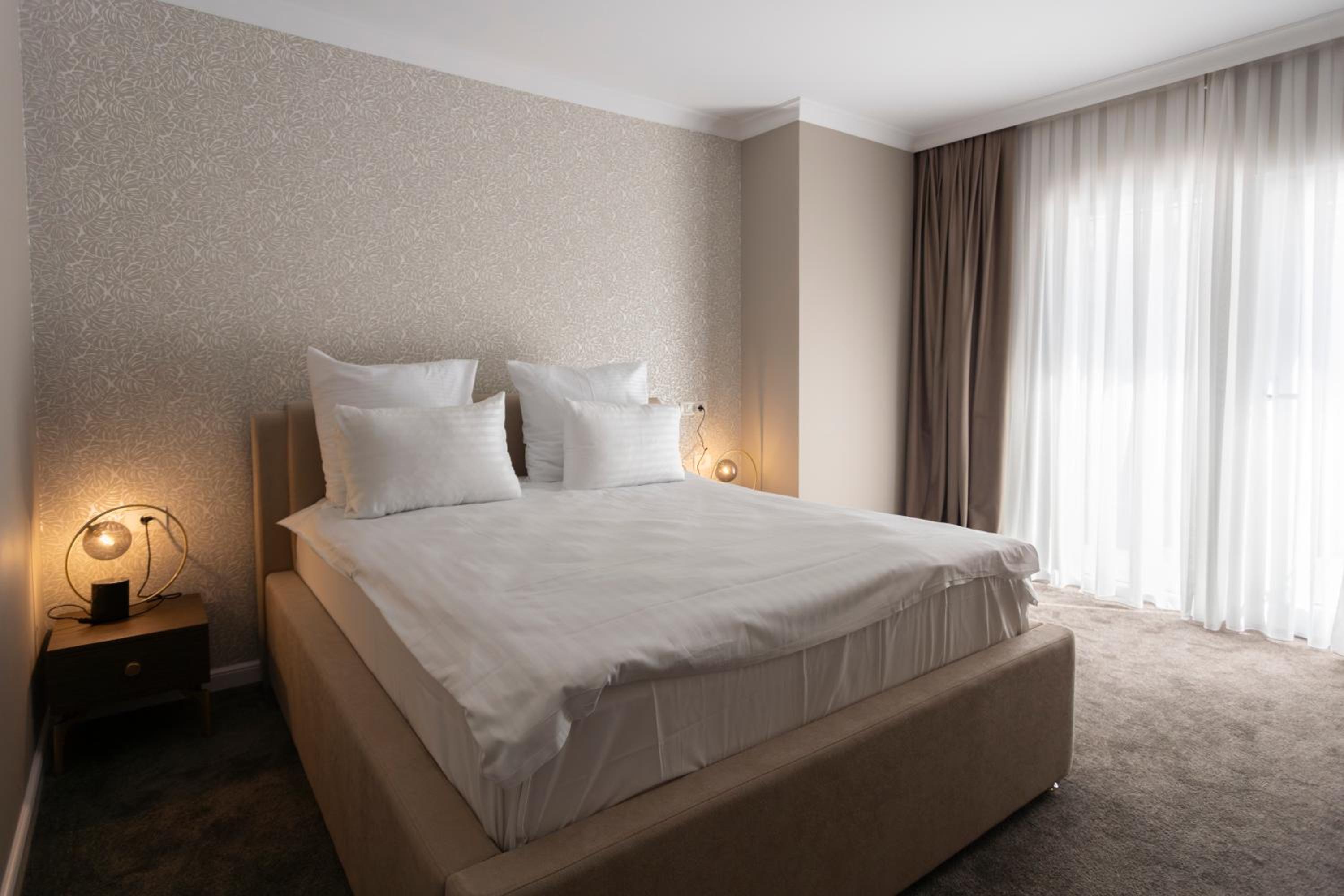 Standard King Room - Photo 4