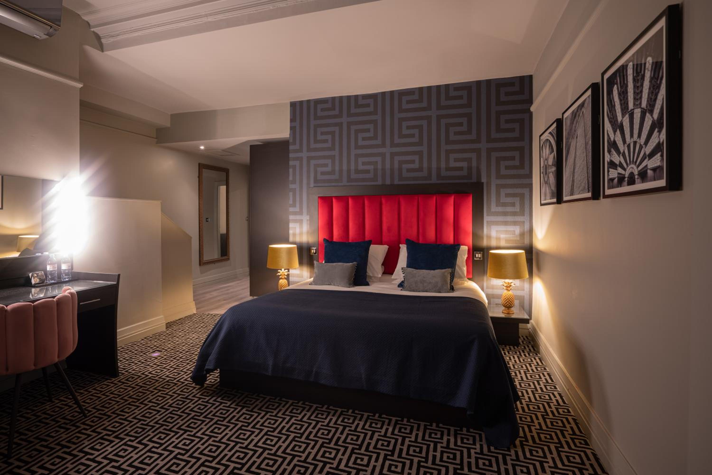 Queen Suite photo 1