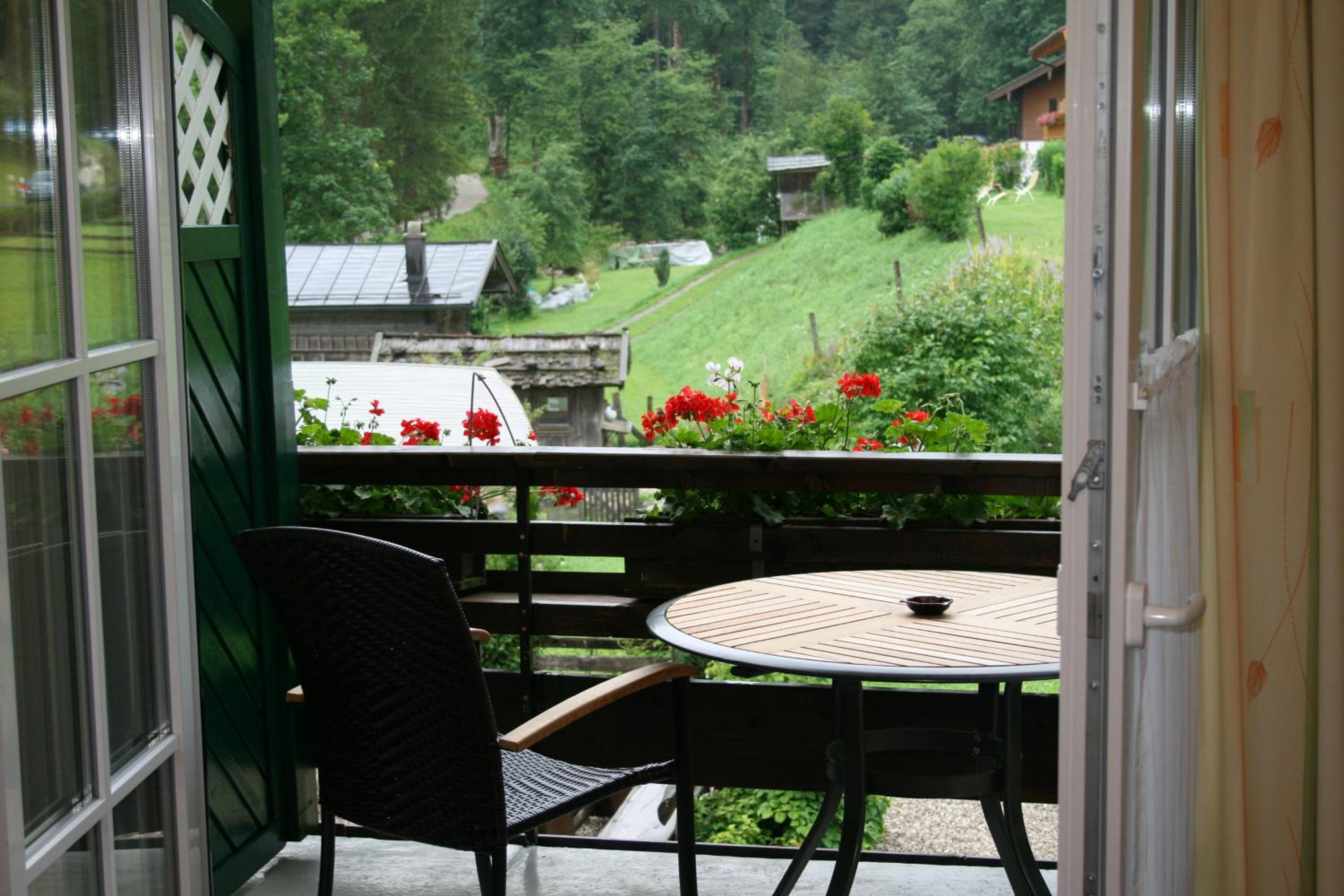 Apartment 3 with Balcony photo 2
