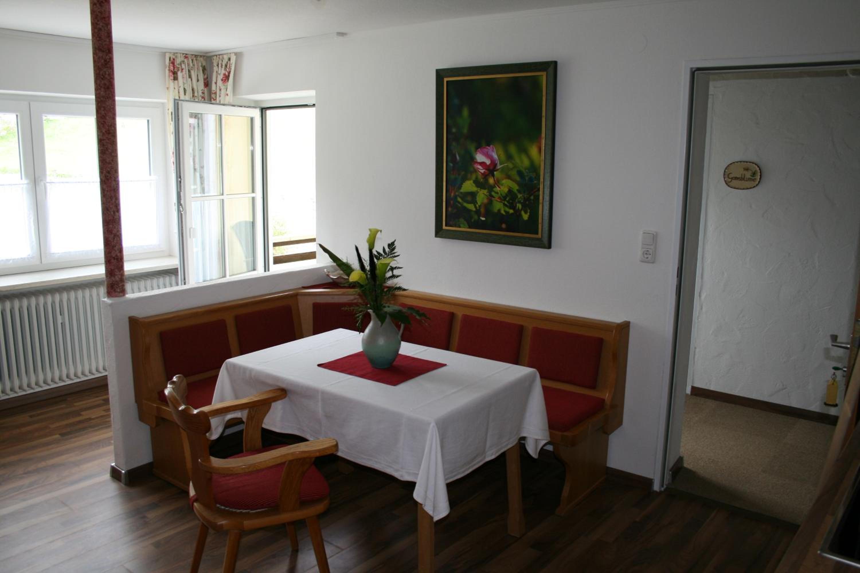 Apartment 5 with balcony photo 1