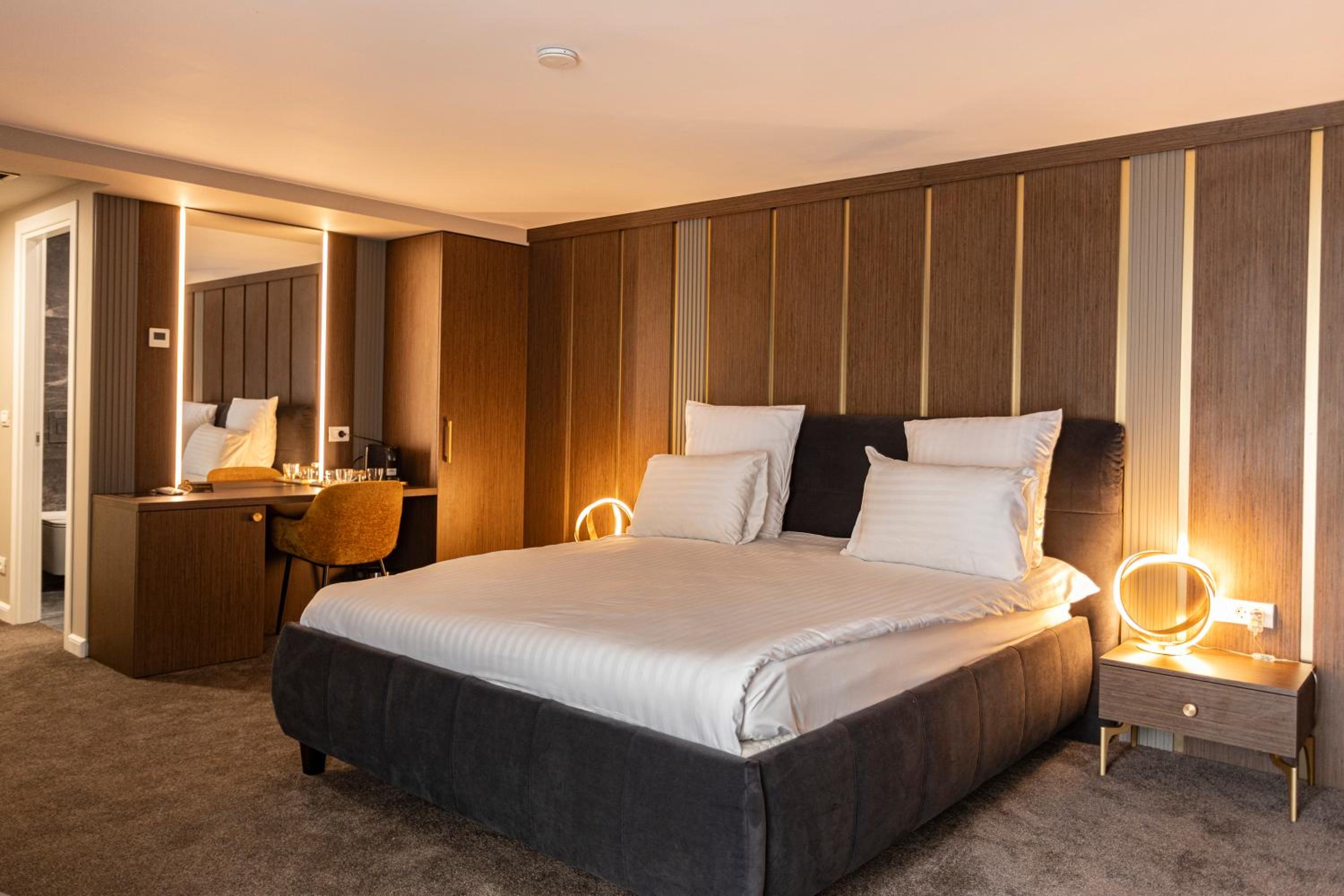 Superior King Room - Photo 2