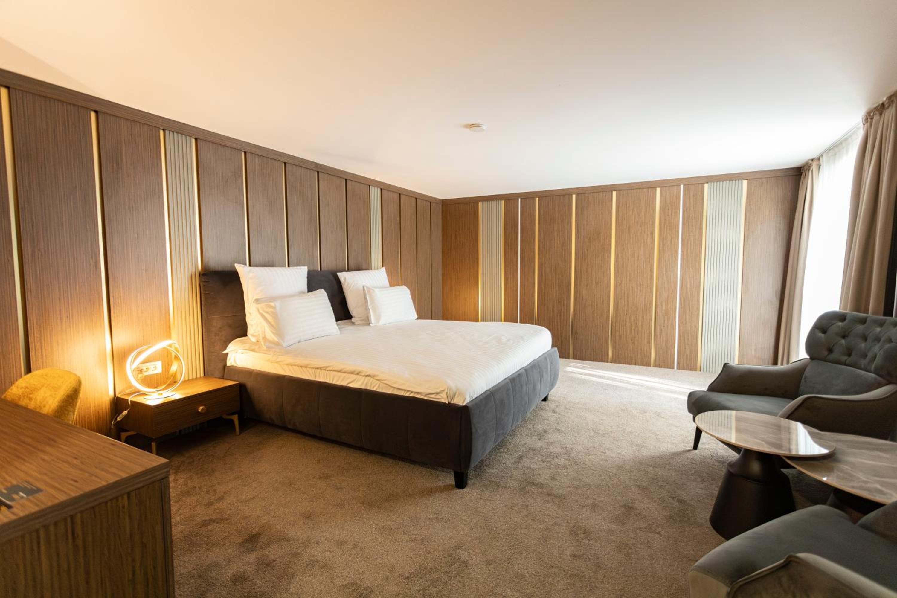 Superior King Room - Photo 1
