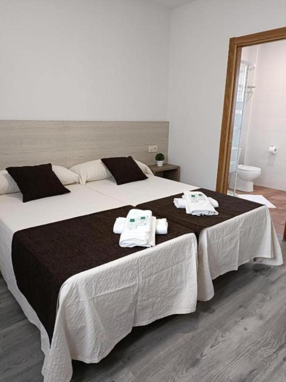Habitación Doble con Baño Privado
