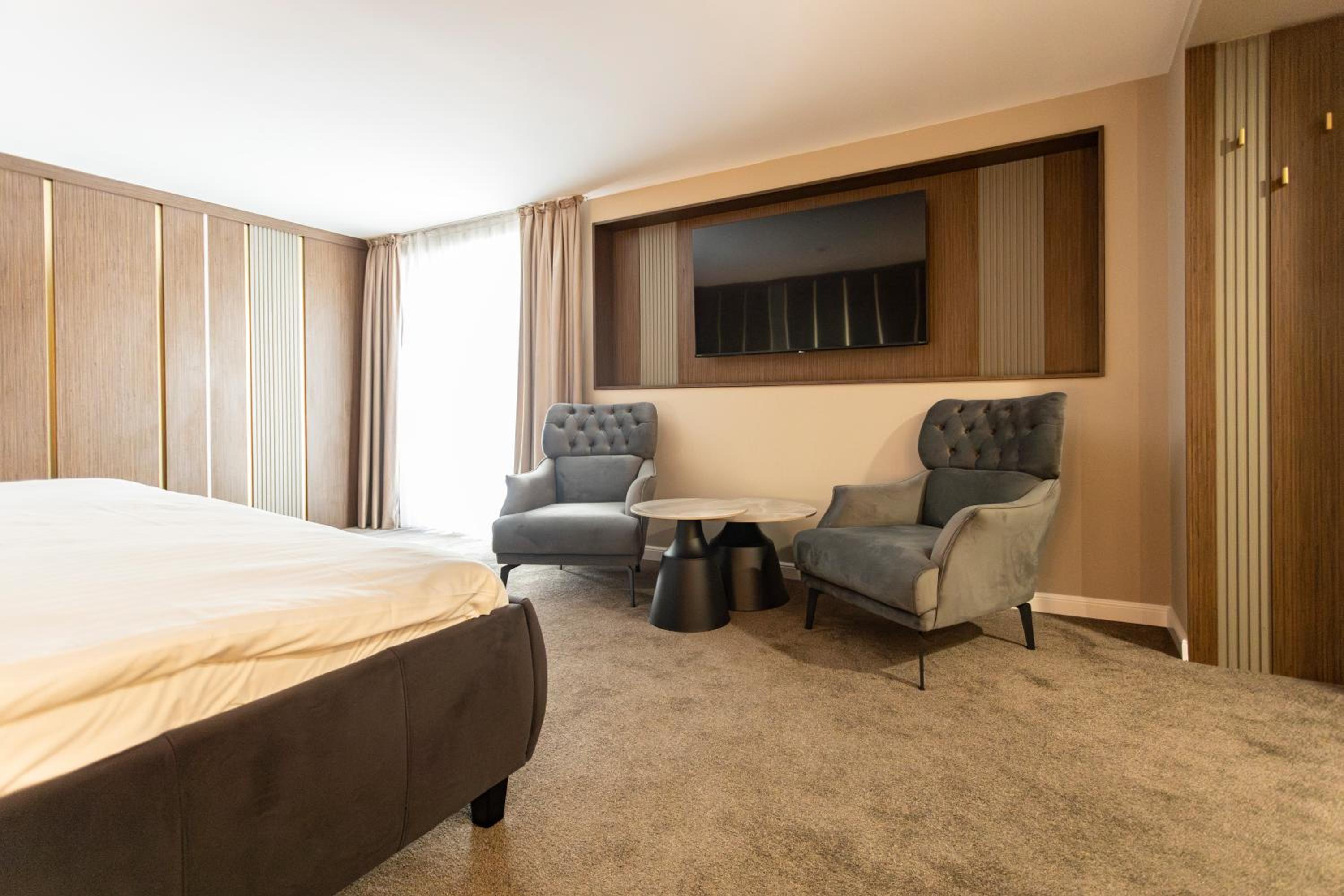 Superior King Room - Photo 4