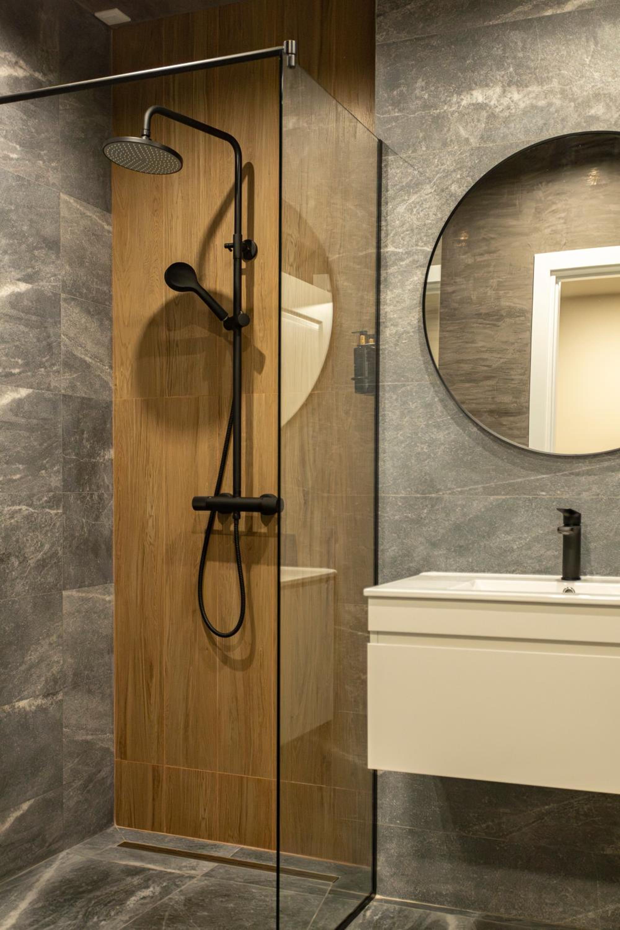 Superior King Room - Photo 8