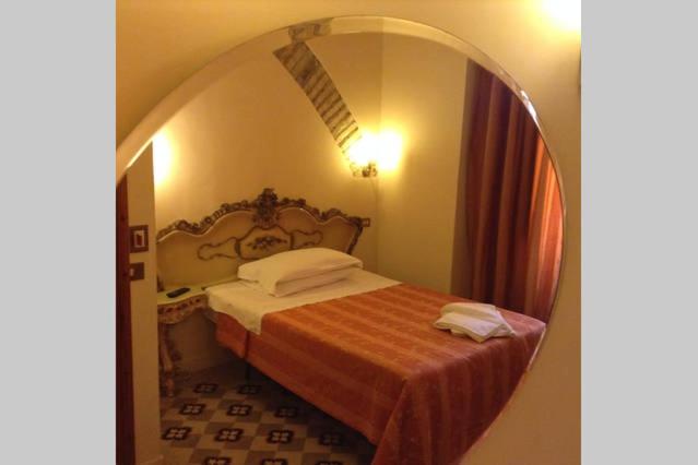 Single Room with Private Bathroom photo 3
