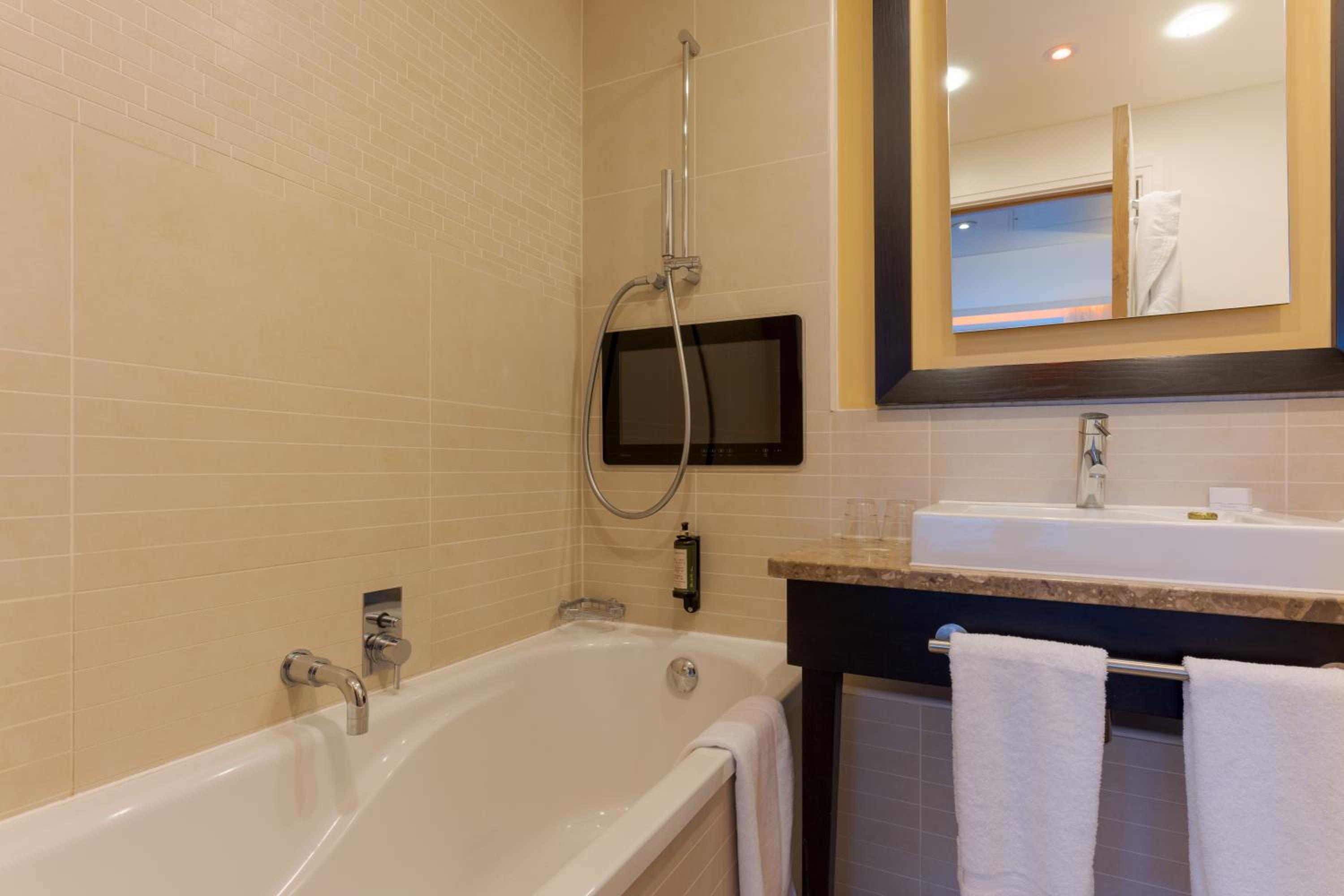 Executive One Bedroom Suite Triple with Balcony