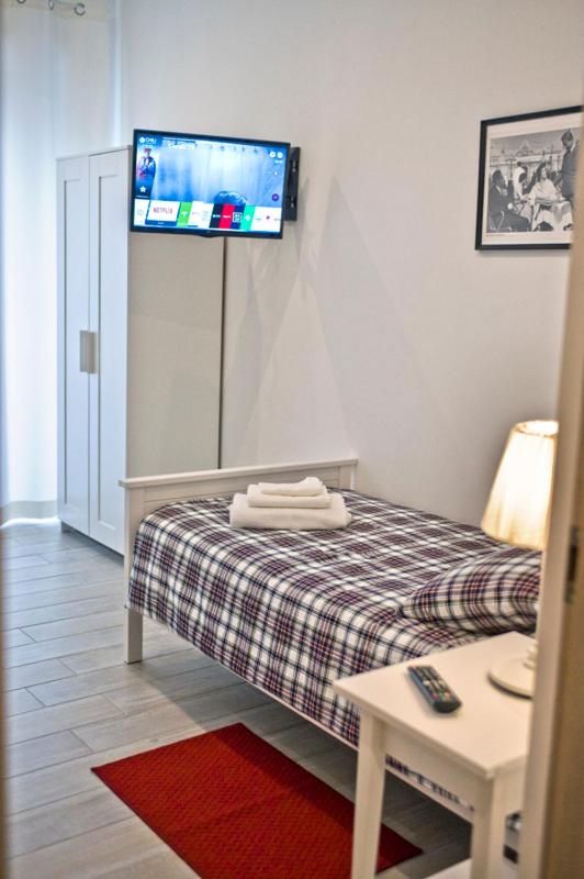 Single Room with Shared Bathroom photo 2