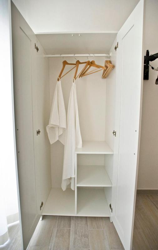 Single Room with Shared Bathroom photo 3