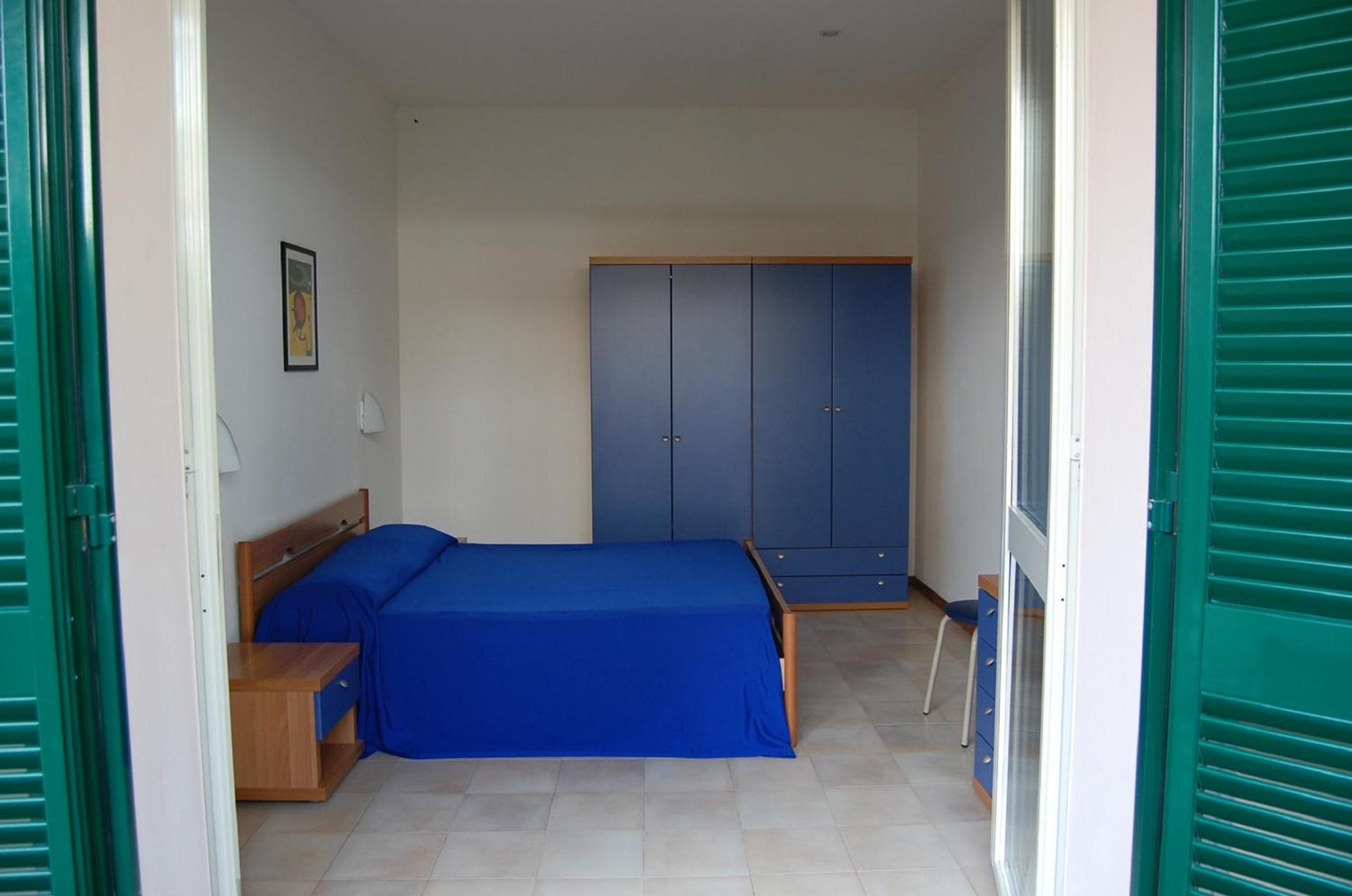 Deluxe One-Bedroom Apartment photo 1