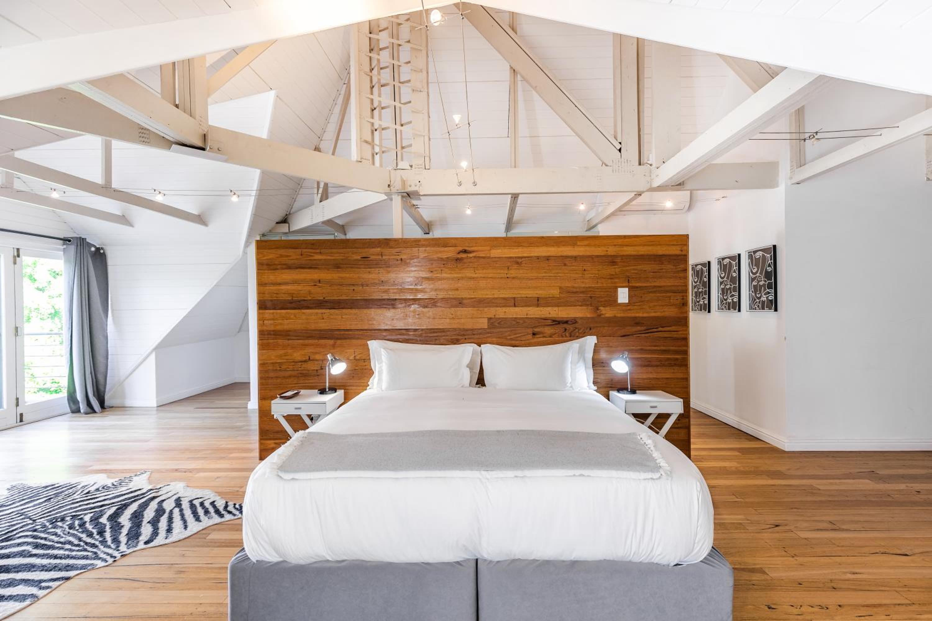 Luxury King Room - Photo 4
