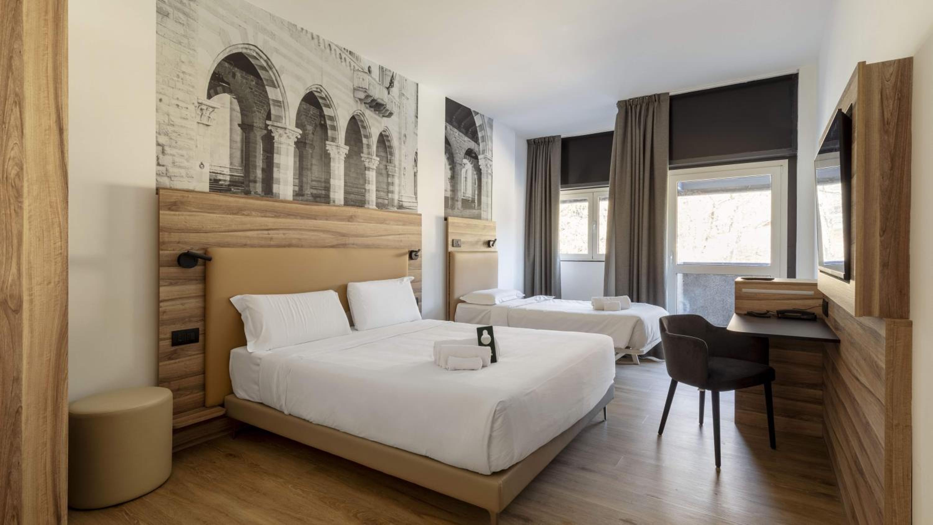 Triple Room thumbnail 6