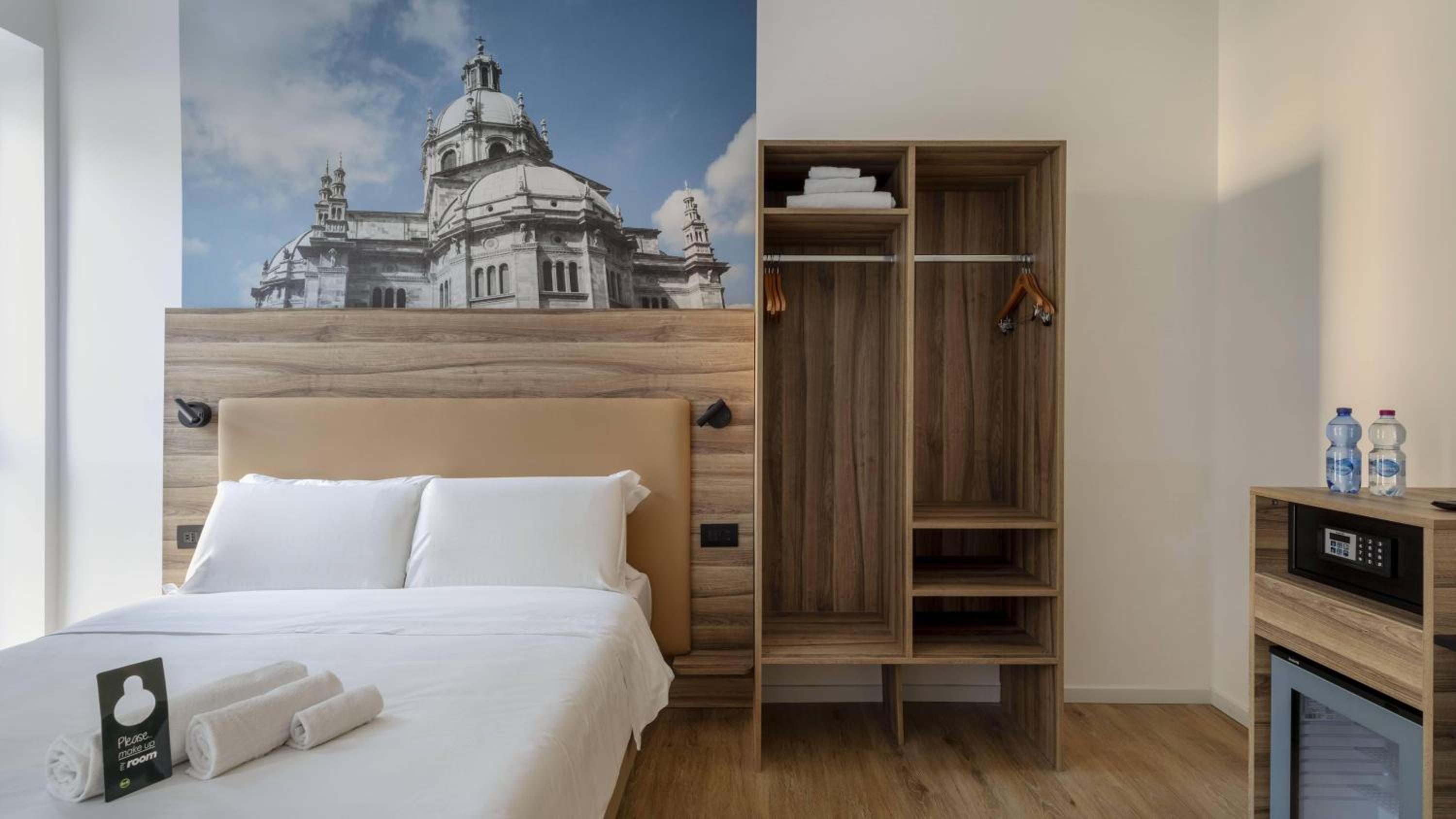 Superior Double Room thumbnail 5