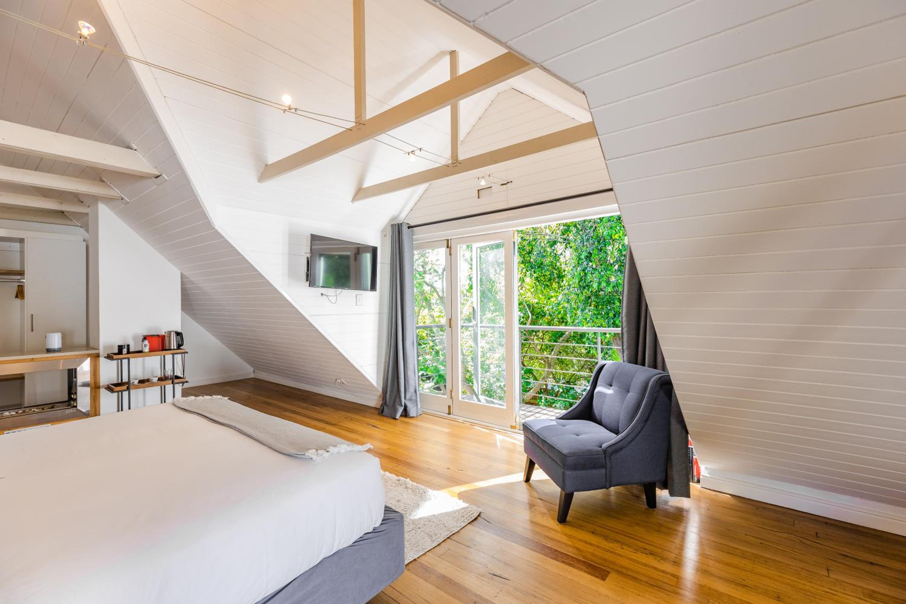 Luxury King Room - Photo 1