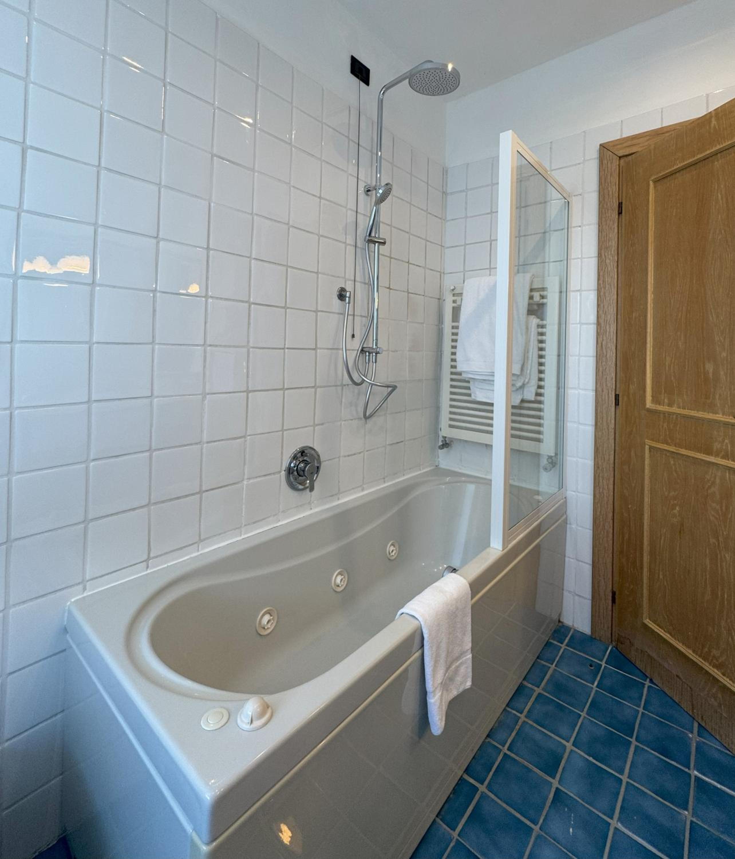 Suite with Balcony - Photo 2