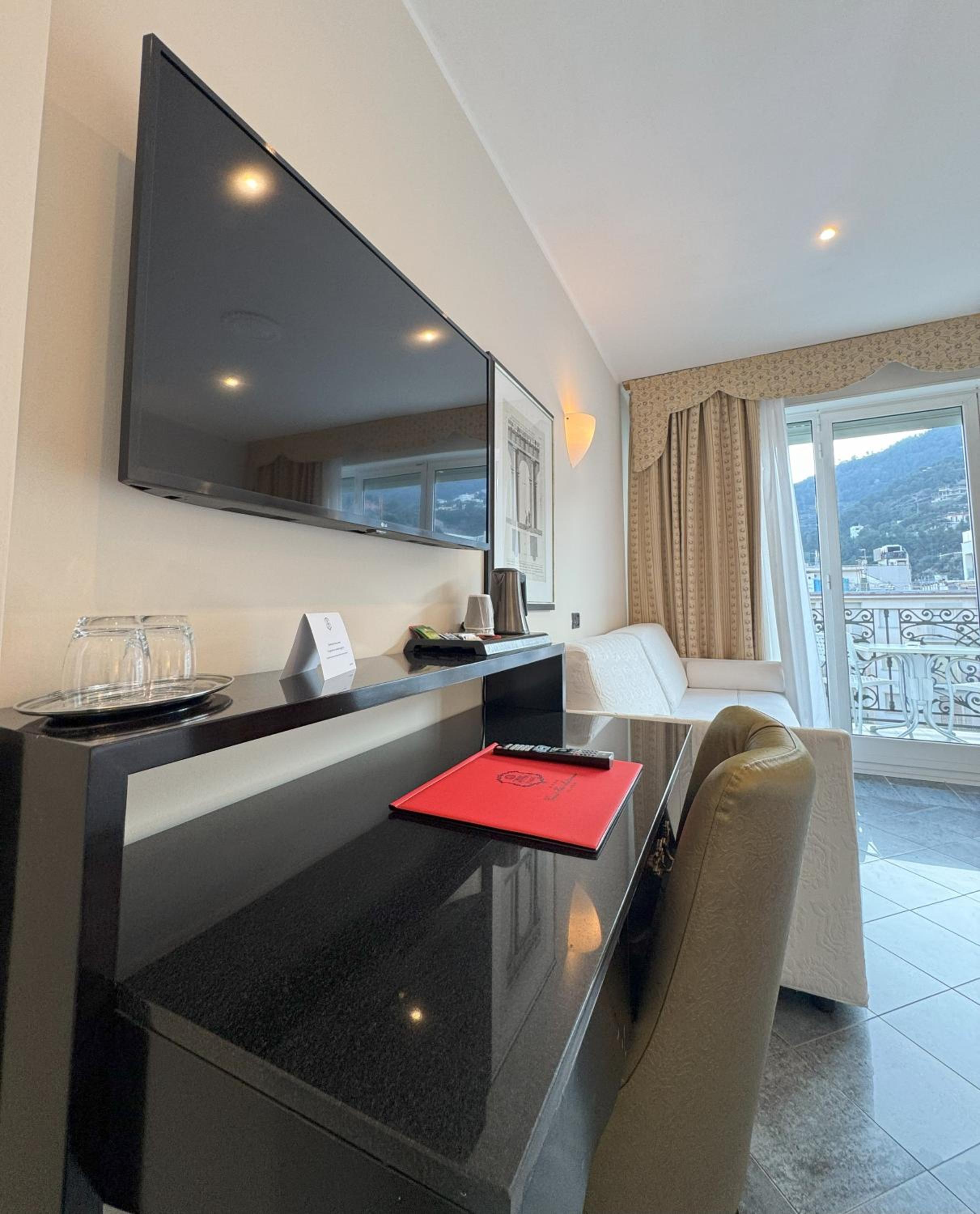 Junior Suite with Sea View - Photo 2