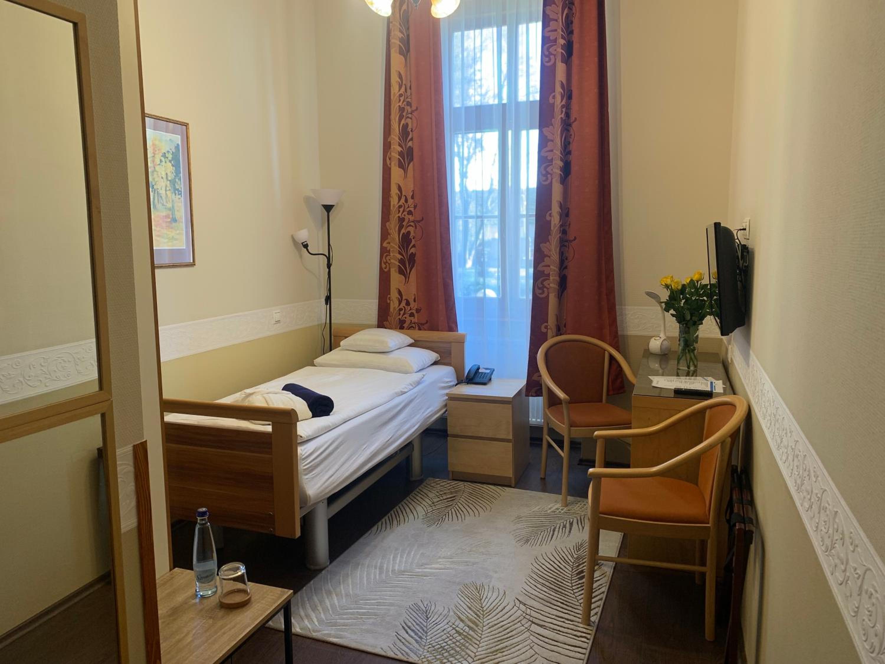 Single Room - Disability Access photo 3