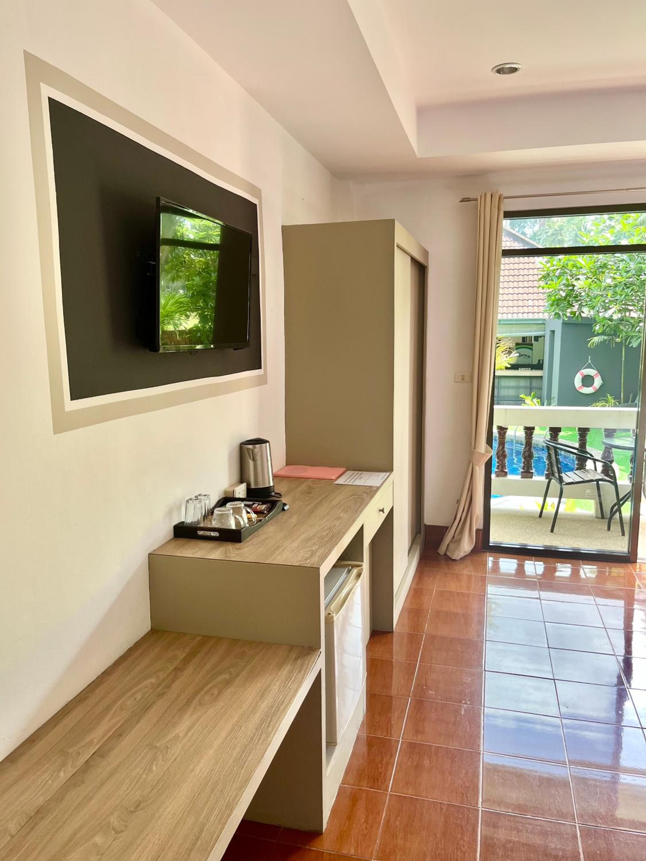 Double Room with Pool Access - Photo 4