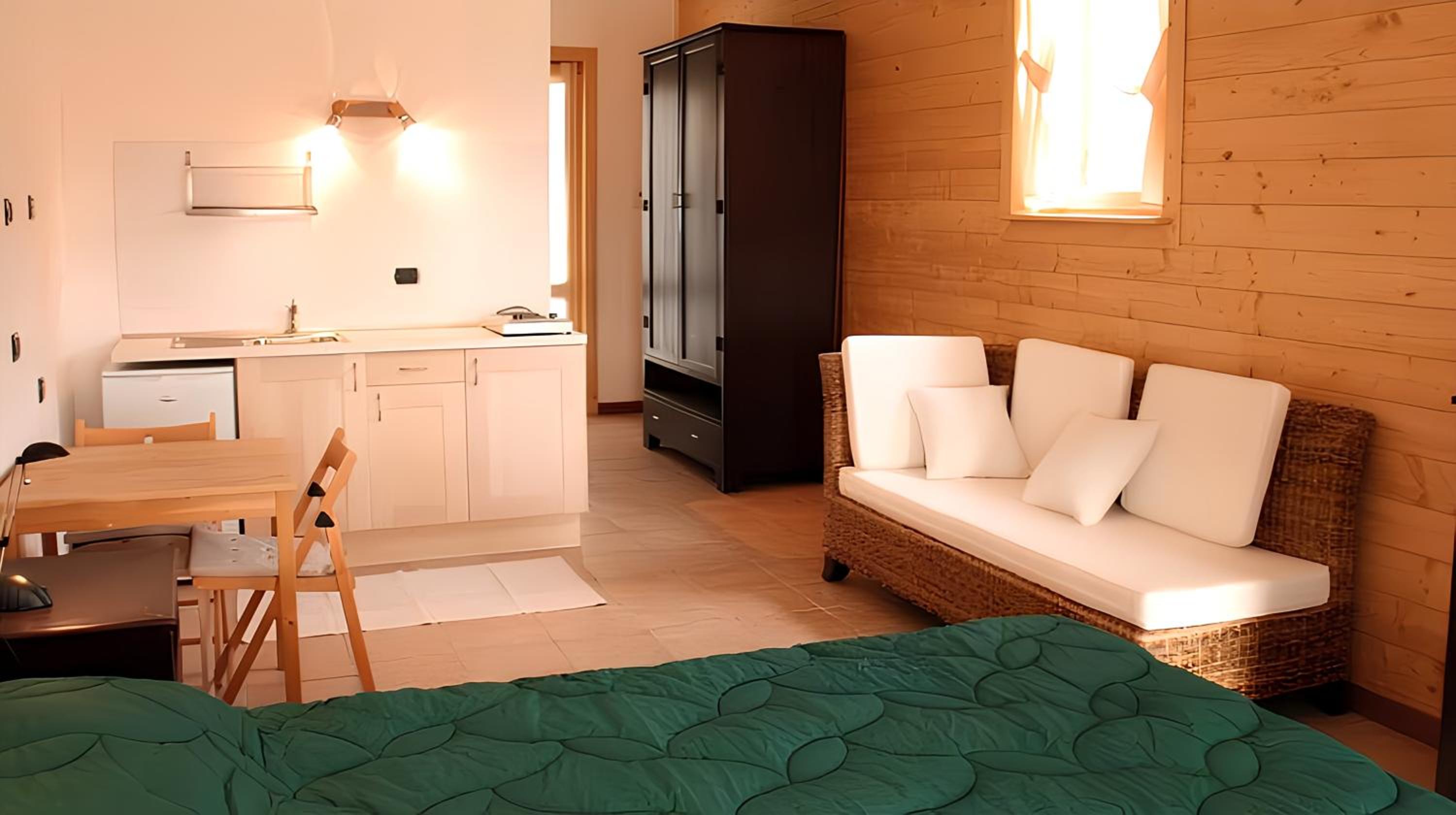 Double Room with Private Bathroom photo 2