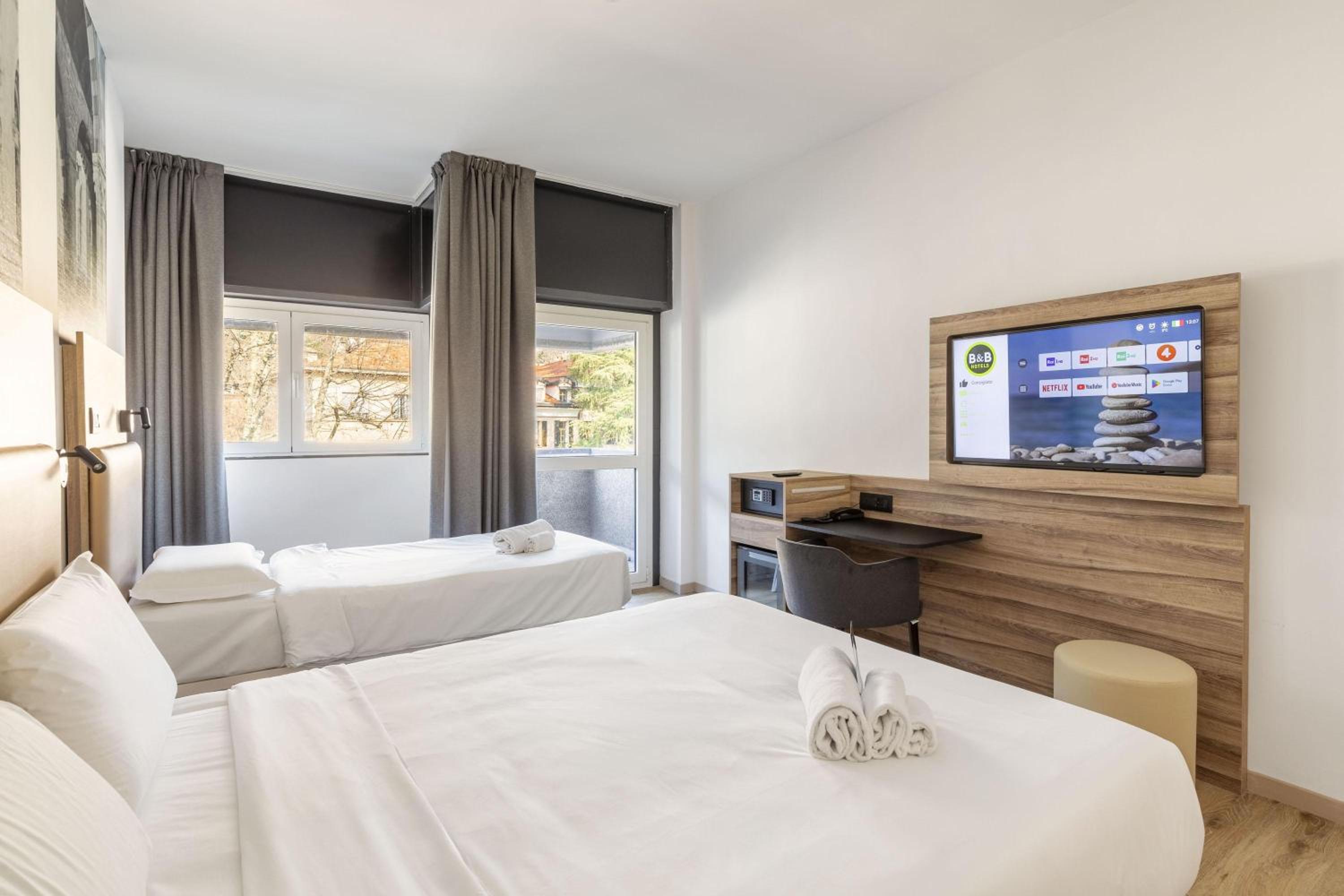 Triple Room thumbnail 5