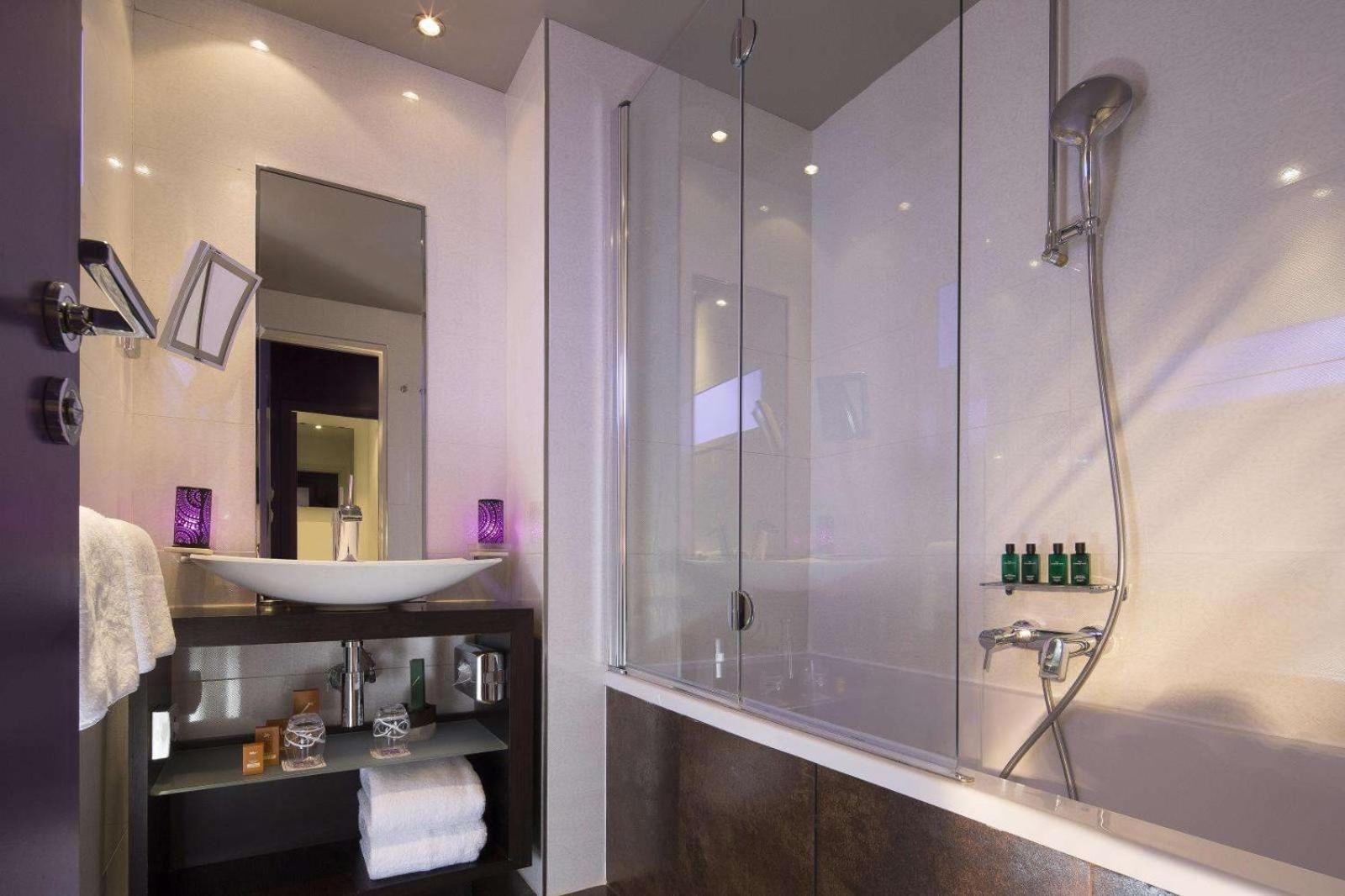 Grand Hotel Saint Michel bathroom photo