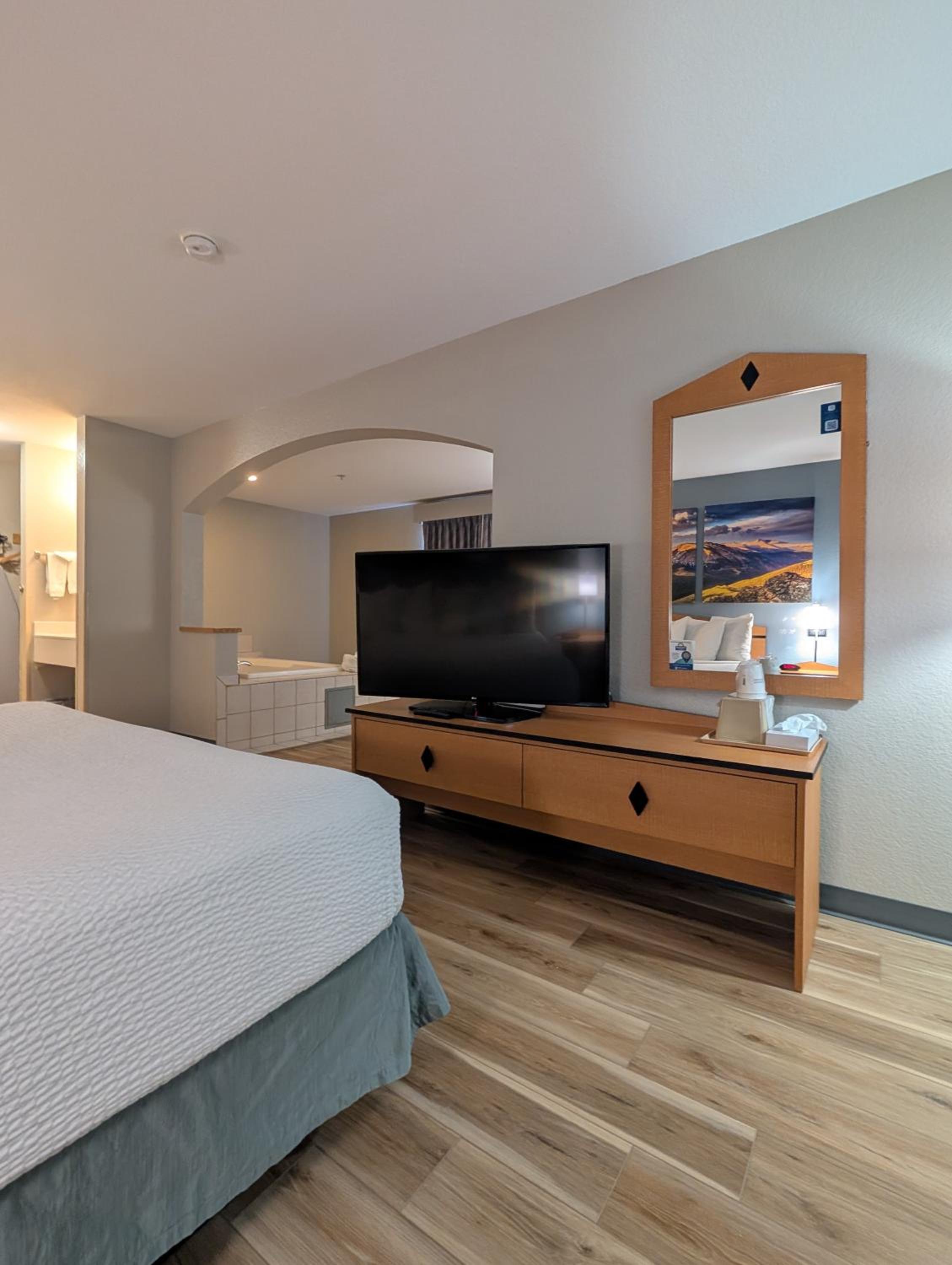 Deluxe Studio King Suite - Non-Smoking - Photo 1