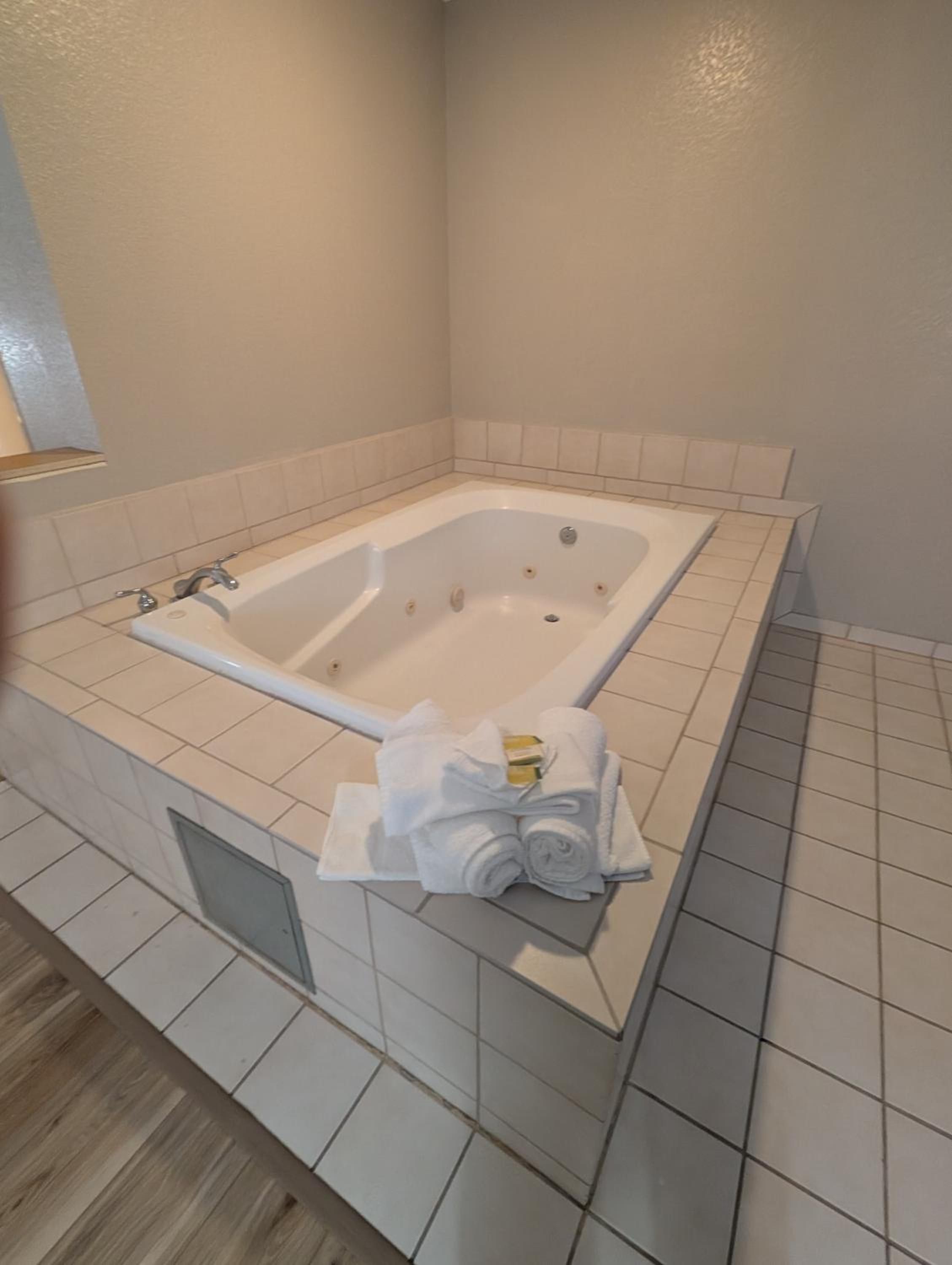 Deluxe Studio King Suite - Non-Smoking - Photo 4