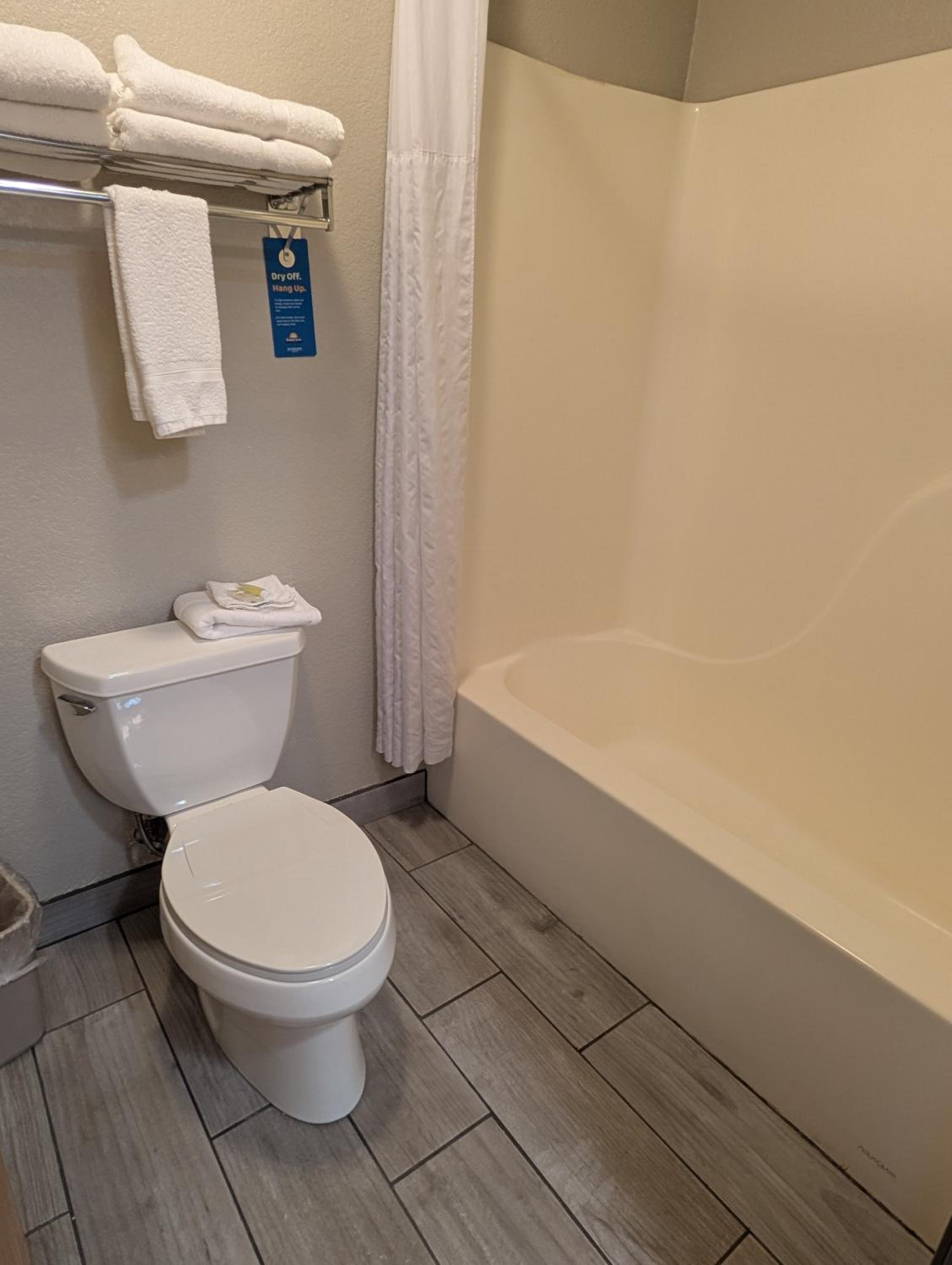 Deluxe Studio King Suite - Non-Smoking - Photo 5
