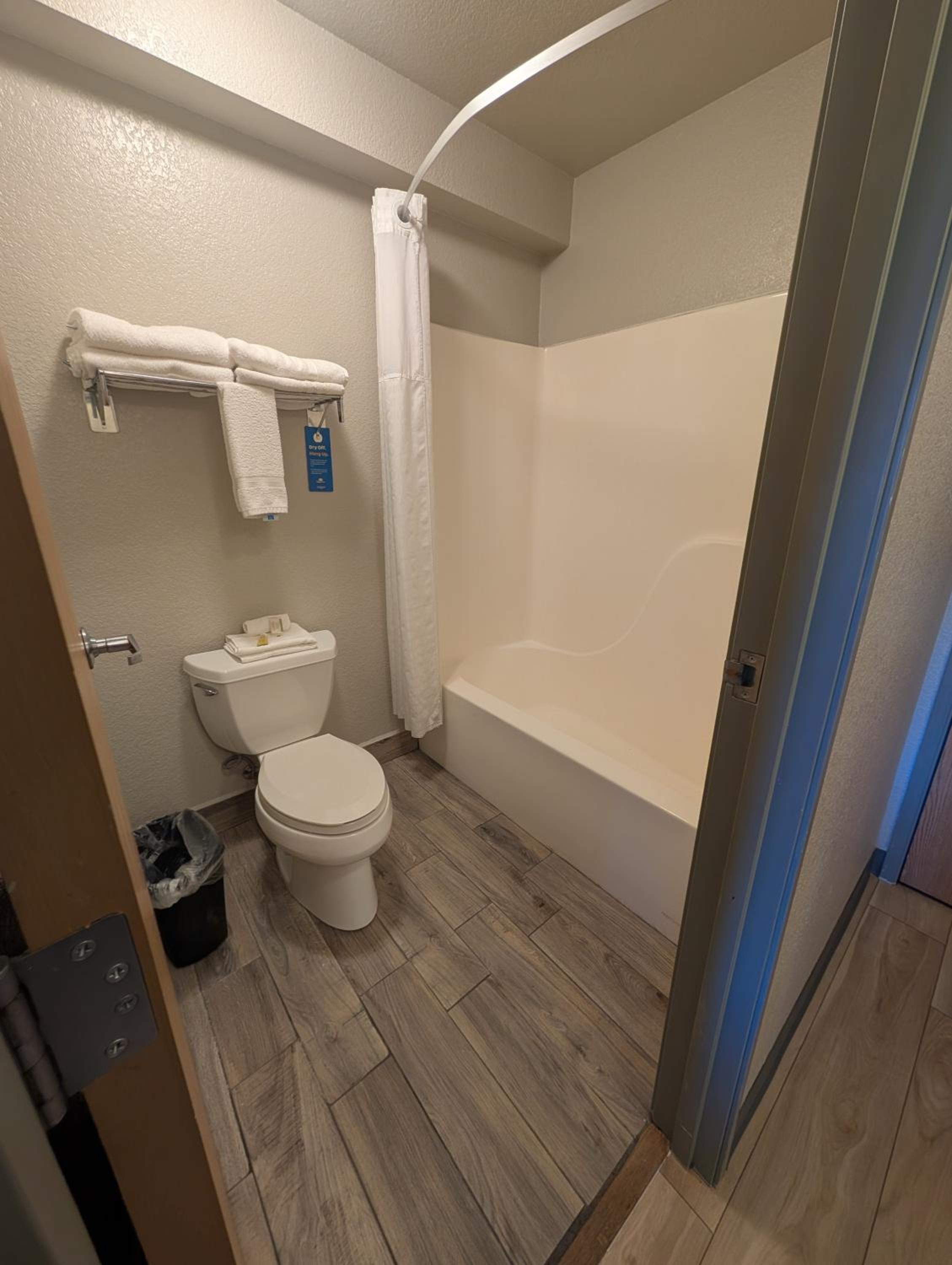 Studio Suite with Two Queen Beds - Non-Smoking photo 3