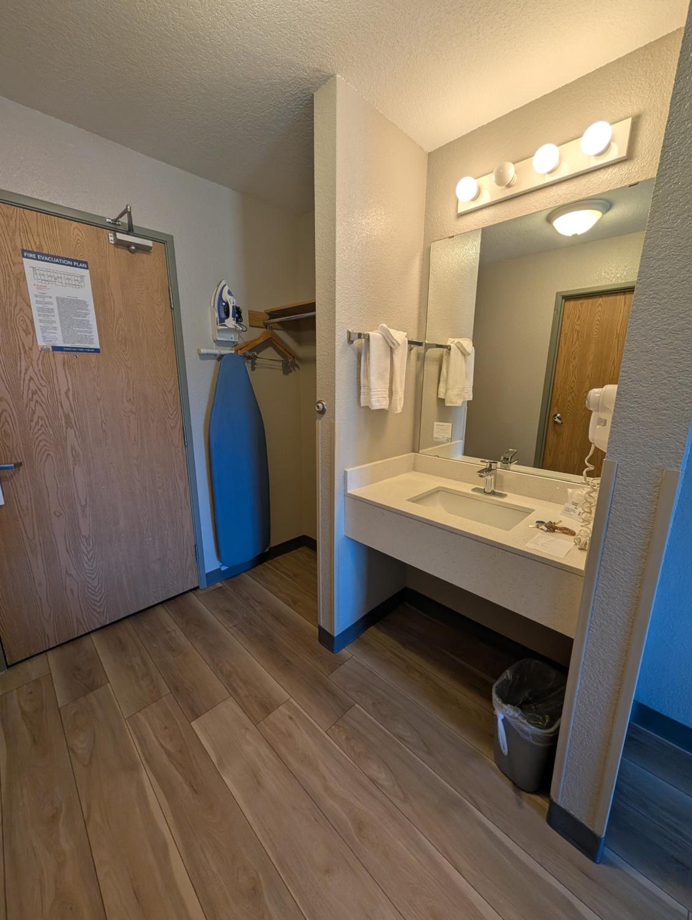 Studio Suite with Two Queen Beds - Non-Smoking photo 2