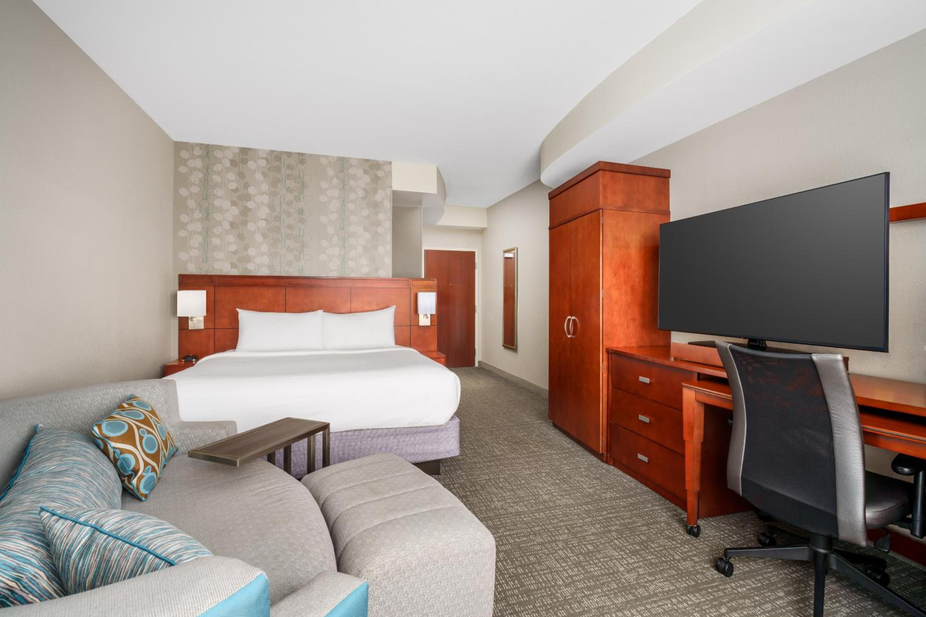 King Room with Sofa Bed and Roll-in Shower - Mobility and Hearing Accessible - Photo 7