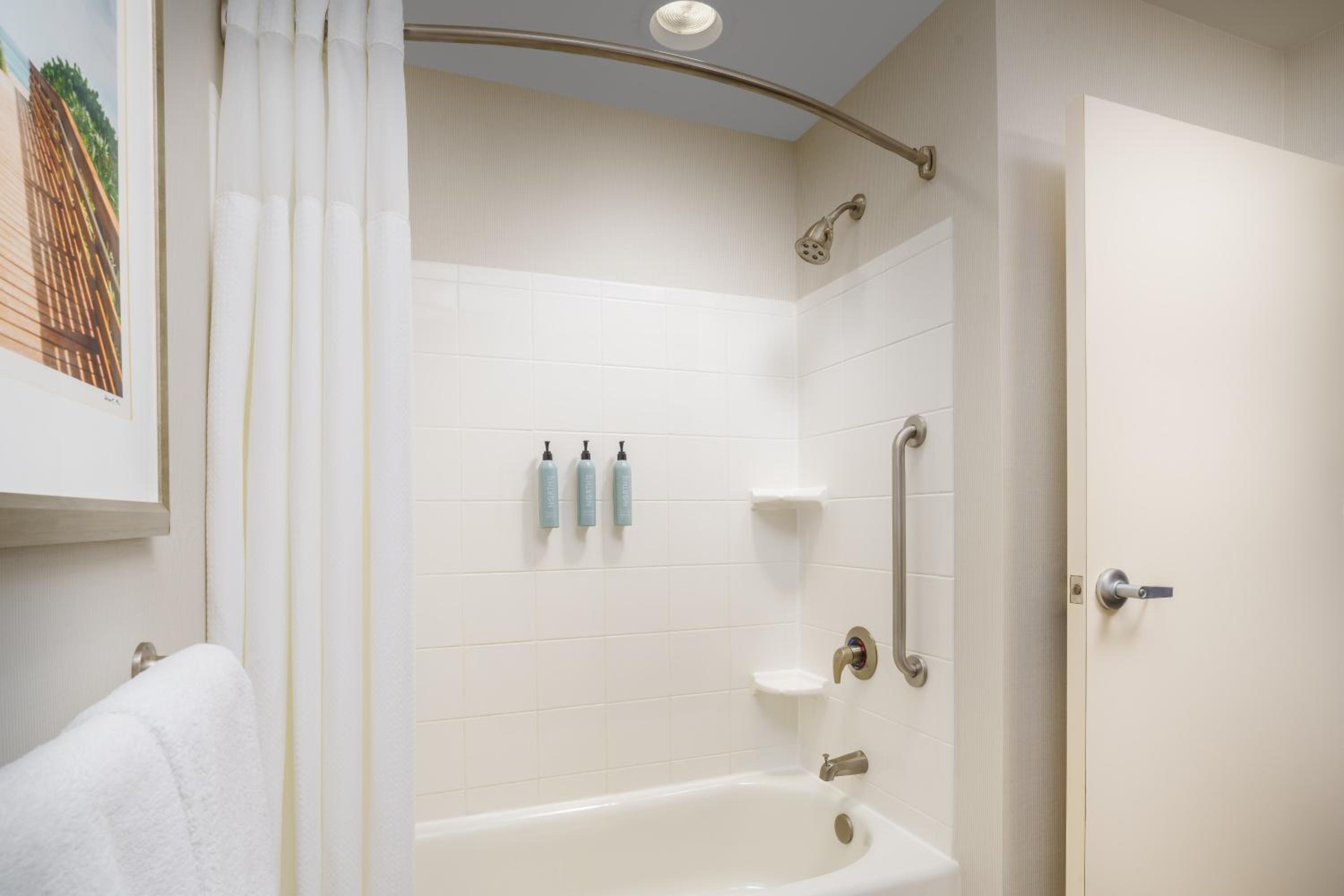 King Room with Sofa Bed and Adapted Tub - Mobility and Hearing Accessible - Photo 4