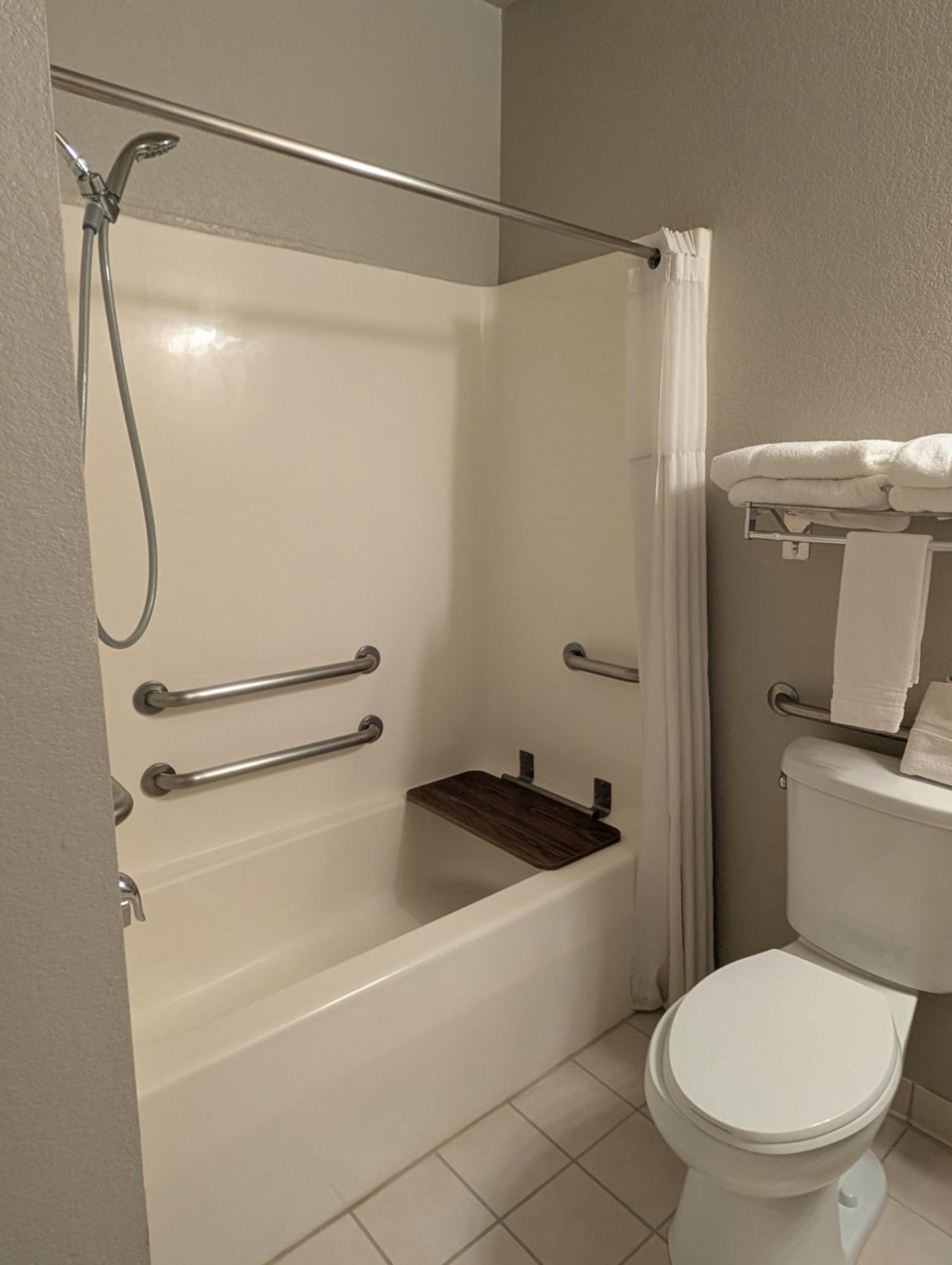 King Studio Suite - Accessible/Non-Smoking - Photo 3