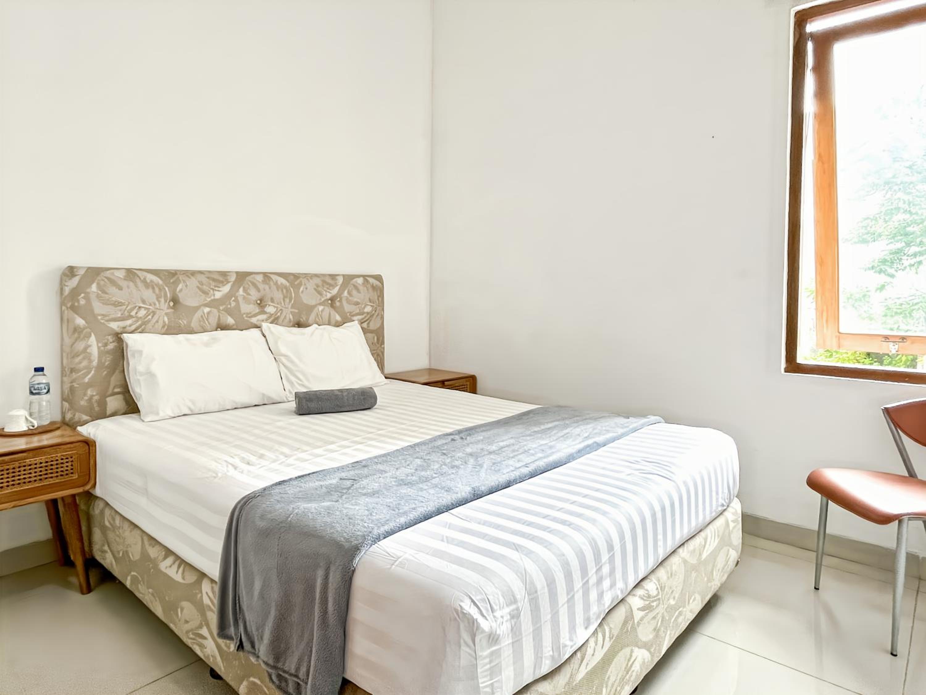 Double Room with Shared Bathroom photo 2