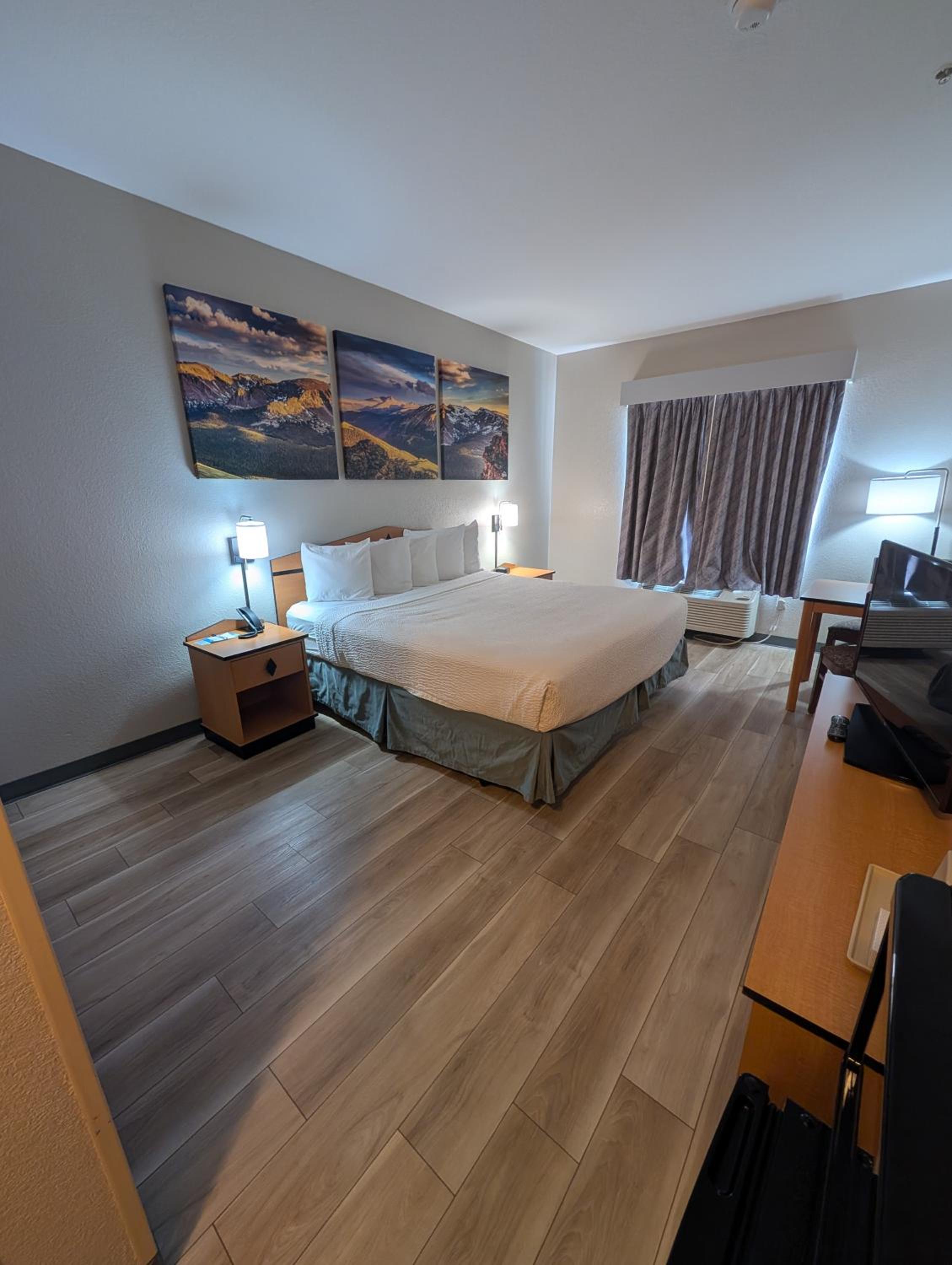 King Room - Accessible/Non-Smoking