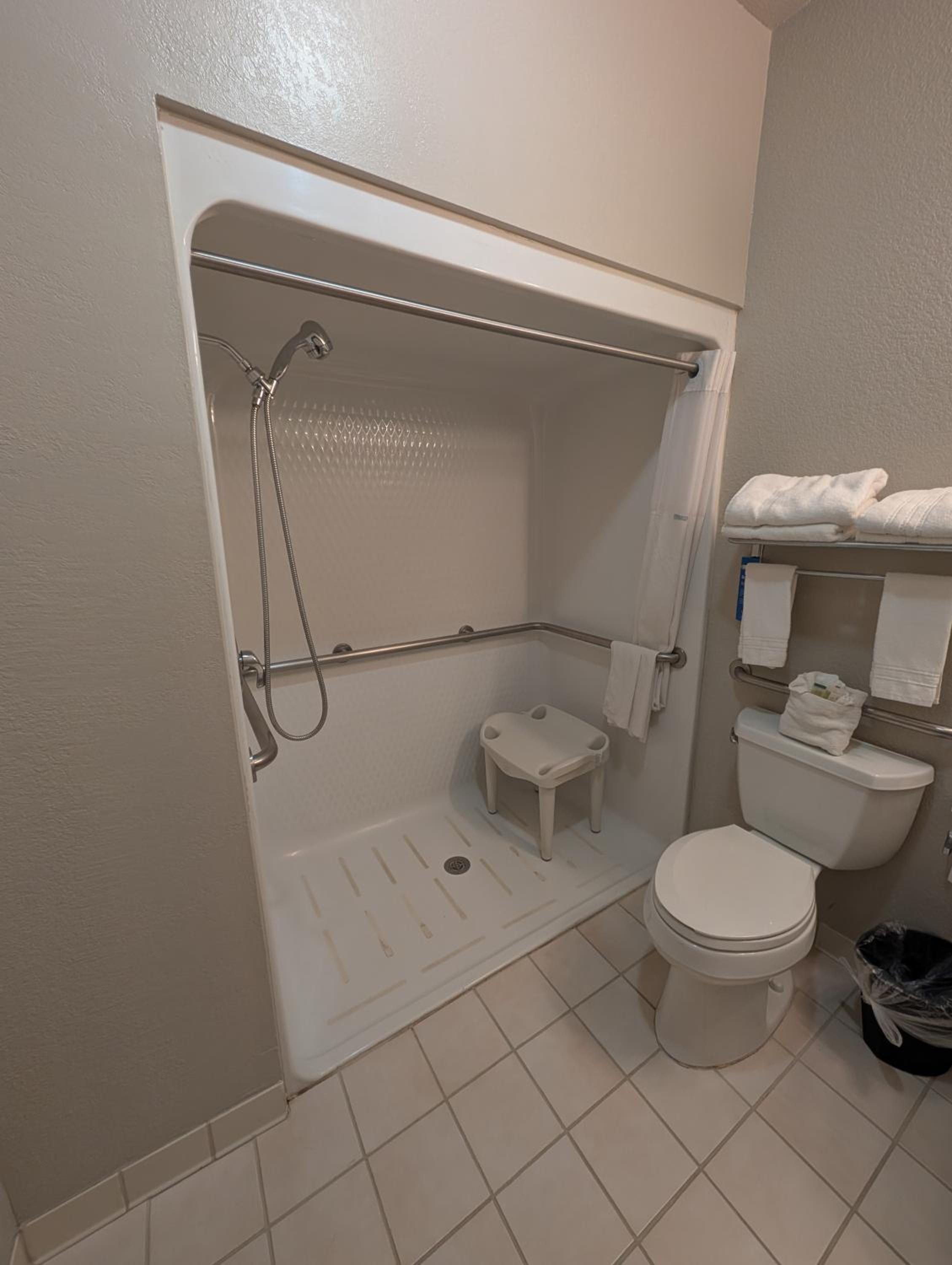 King Room - Accessible/Non-Smoking photo 2