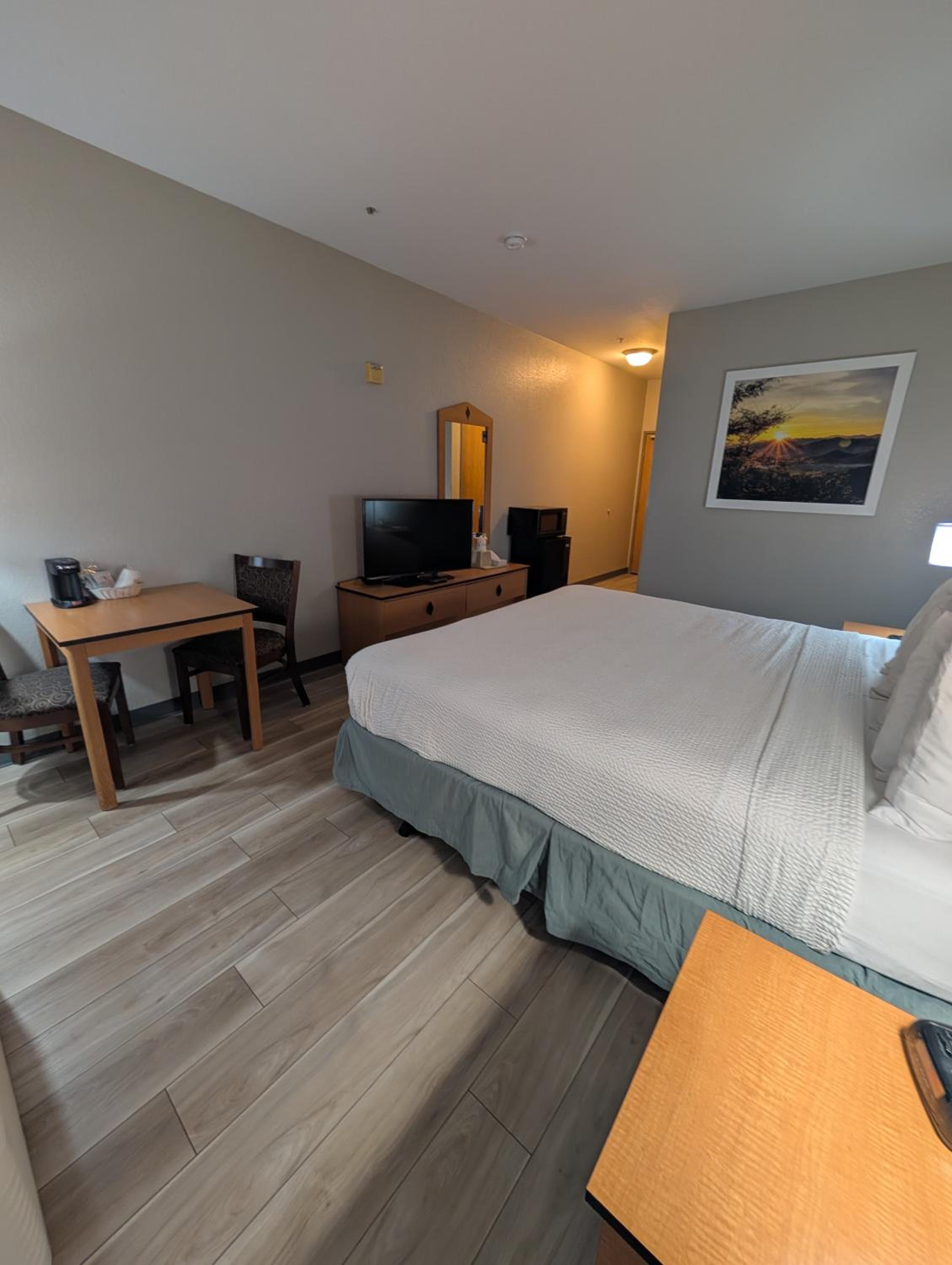 King Room - Accessible/Non-Smoking photo 3