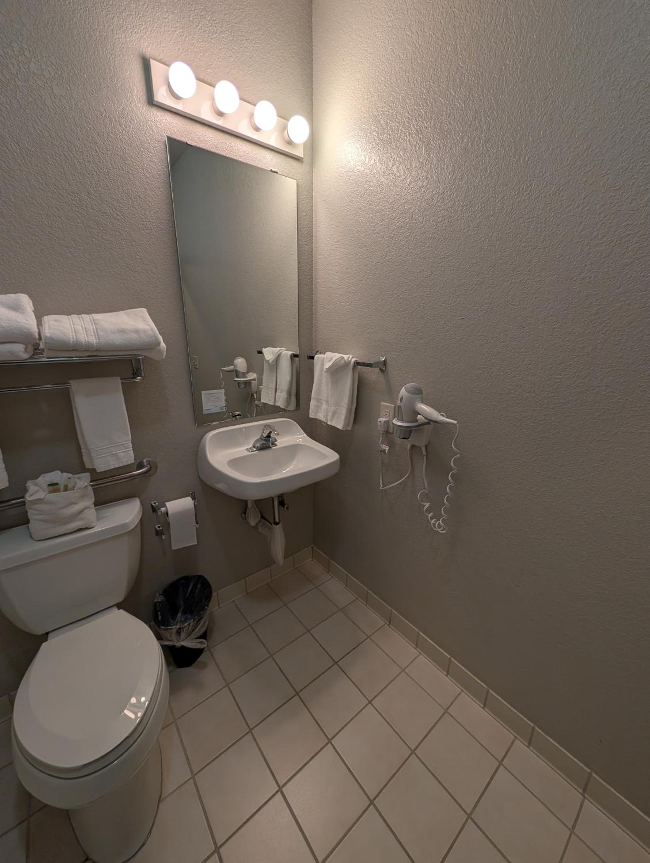 King Room - Accessible/Non-Smoking photo 1