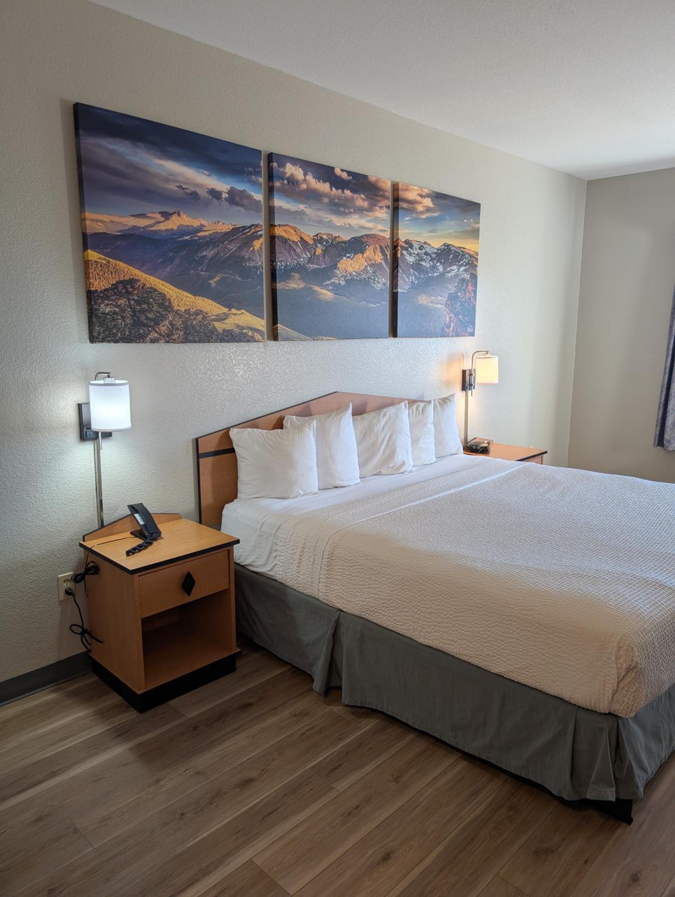 King Room - Non-Smoking - Photo 2