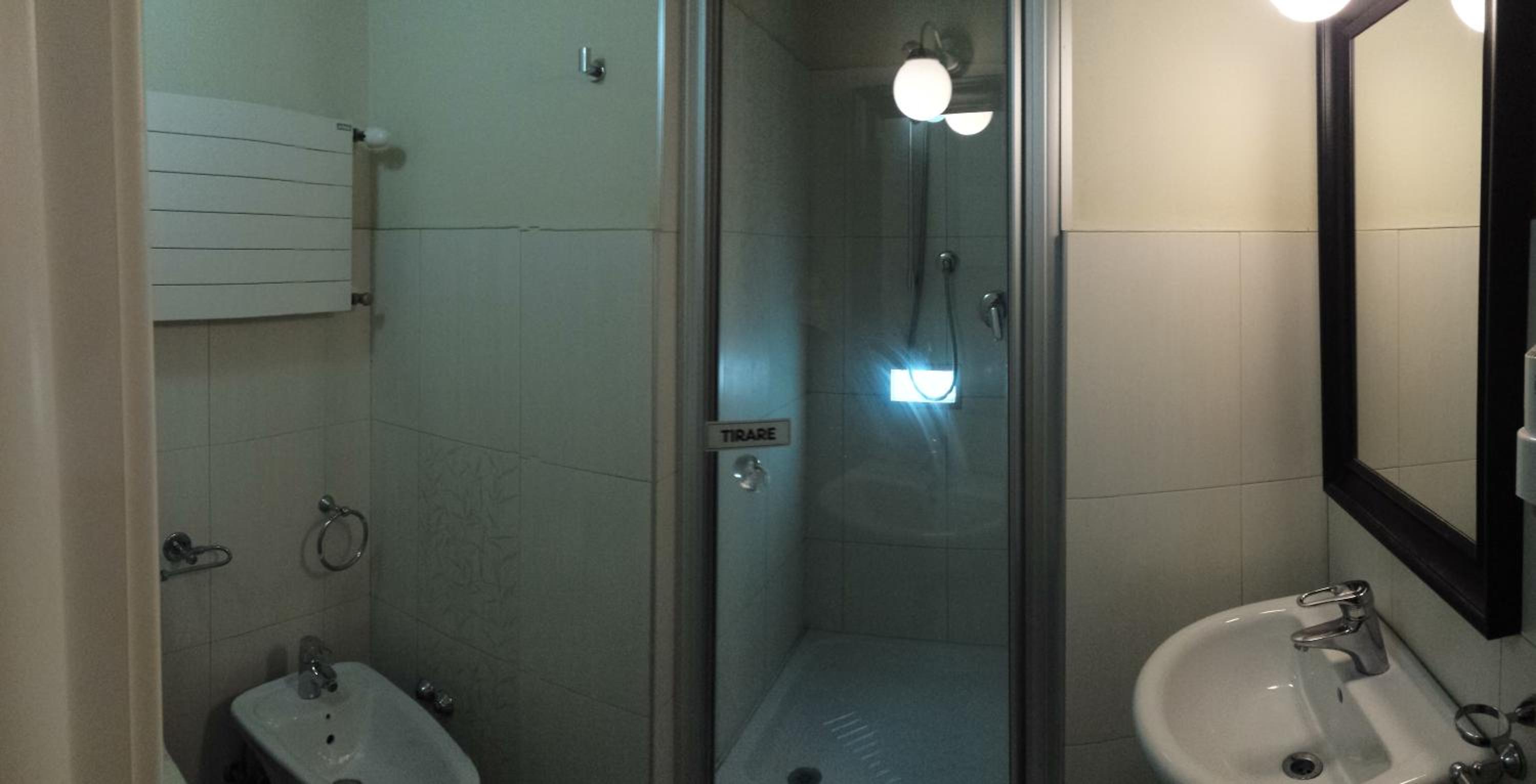 Double or Twin Room - Photo 7