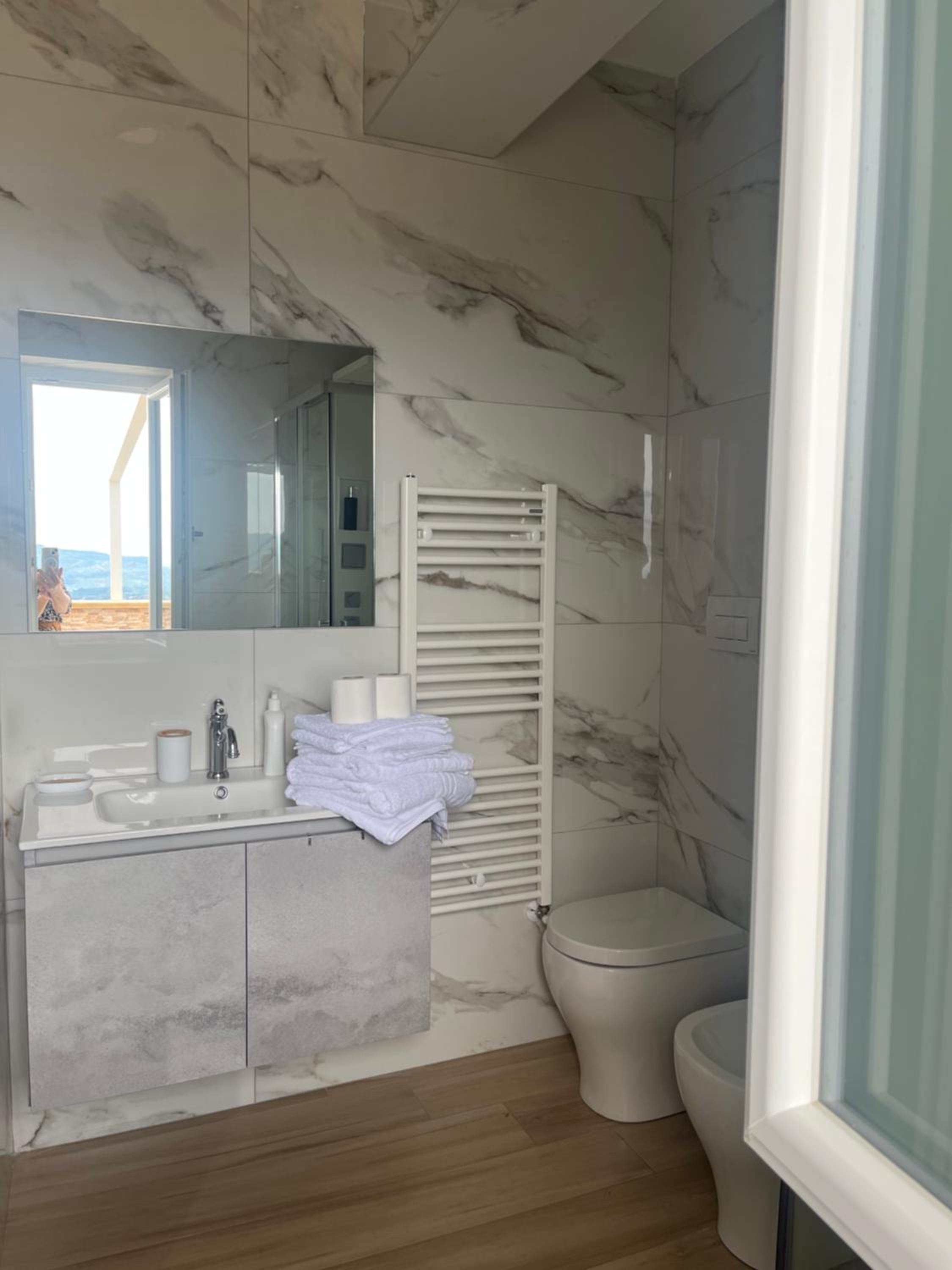 Quadruple Room with Private Bathroom photo 3