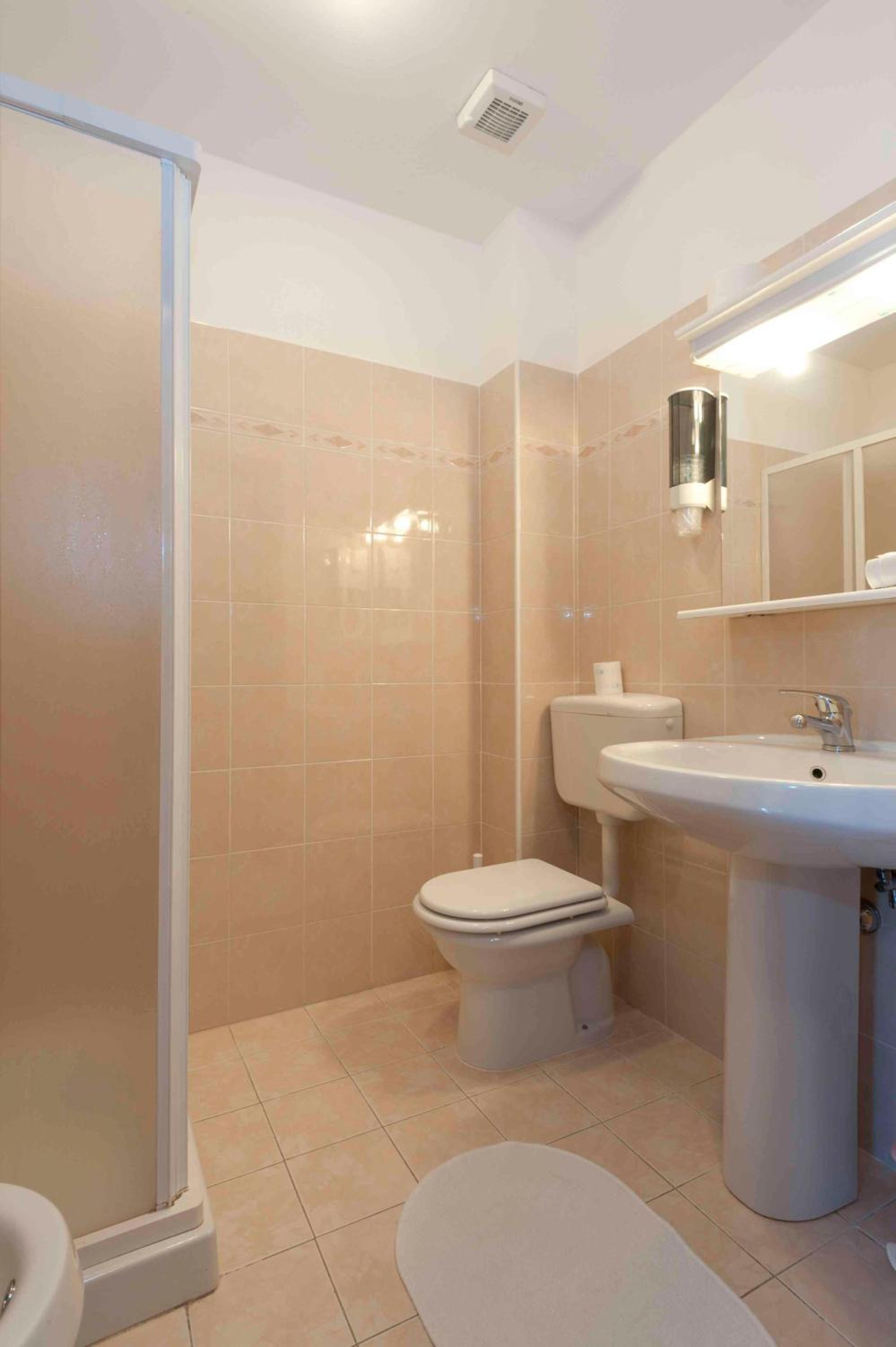 Double or Twin Room photo 2