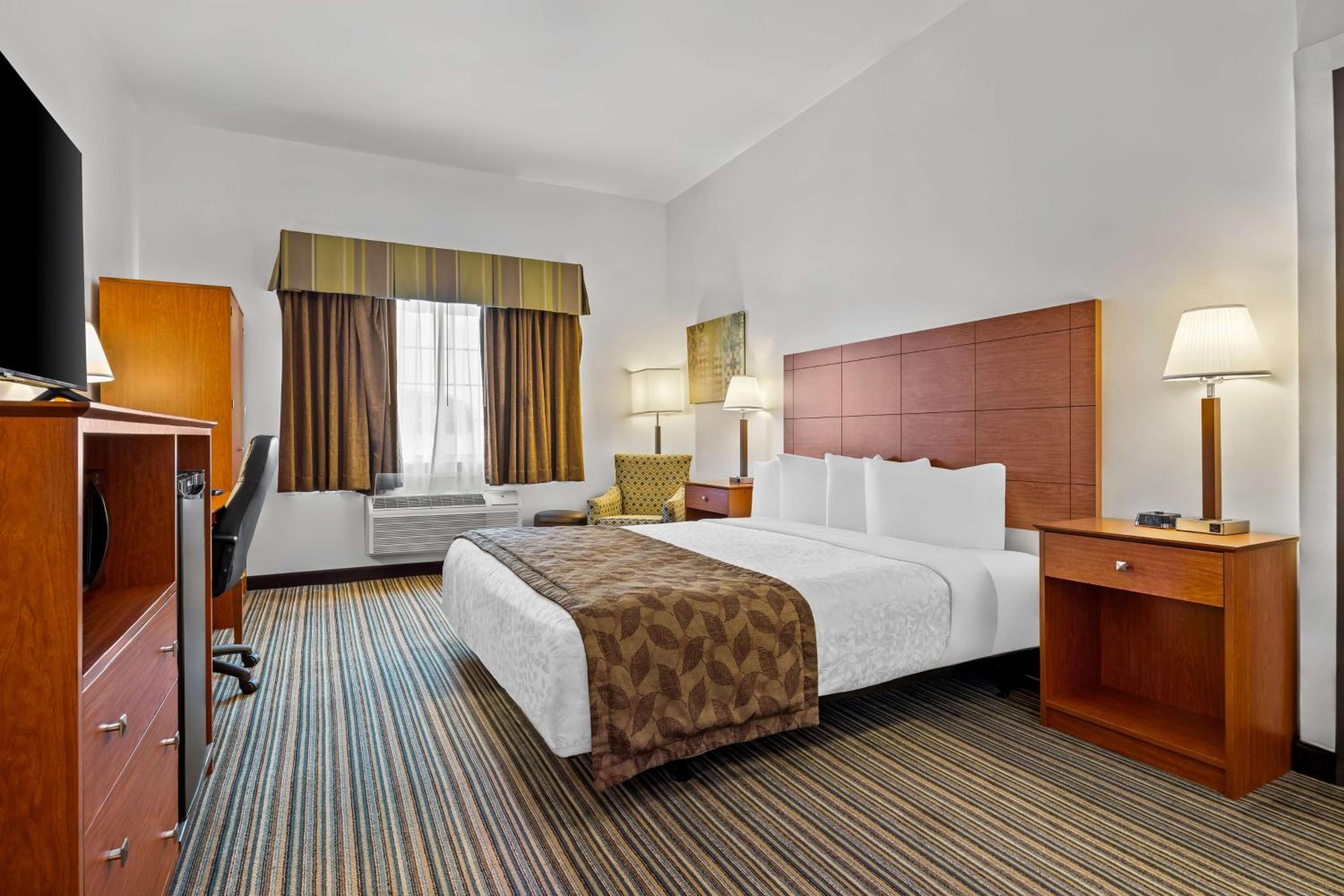 King Room with Roll-in Shower - Disability Access/Non-Smoking photo 1