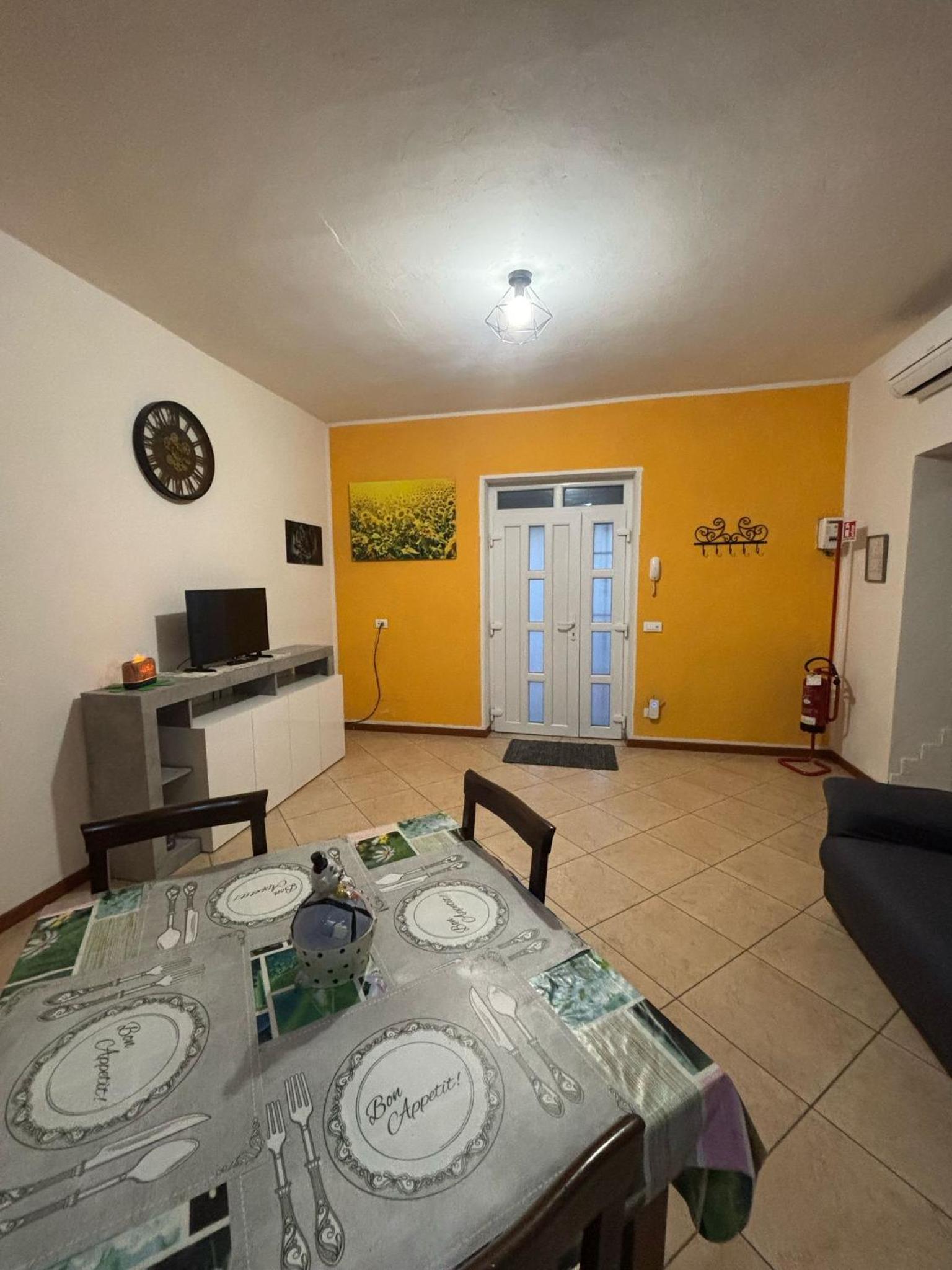 One-Bedroom House photo 1