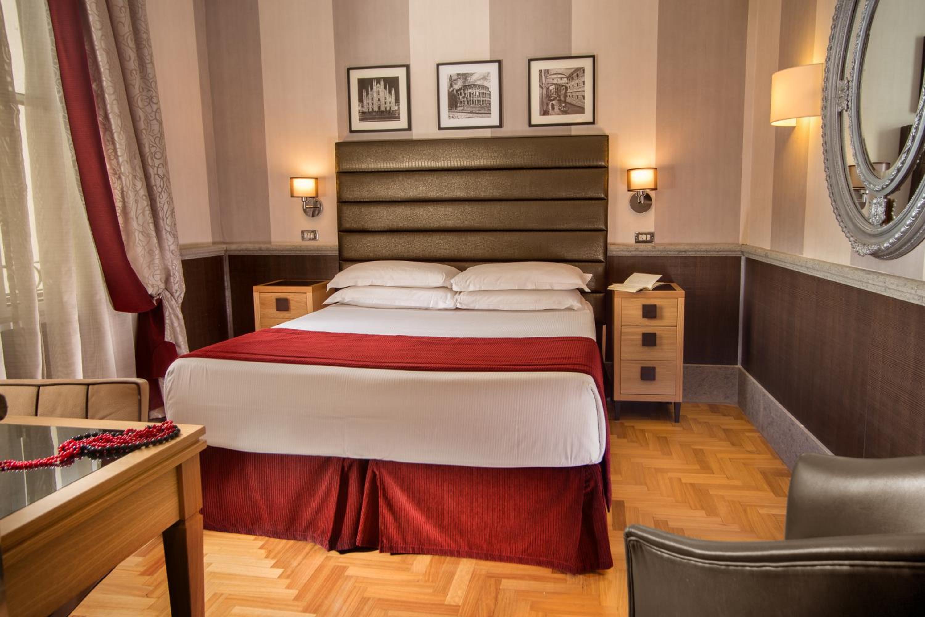Deluxe Double or Twin Room thumbnail 6