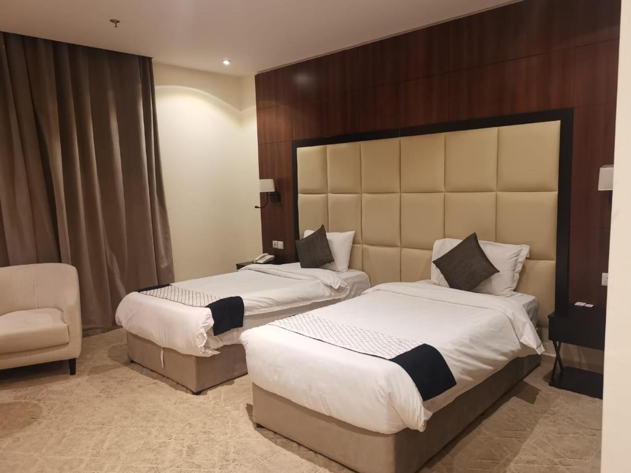 Standard Twin Room - Photo 2